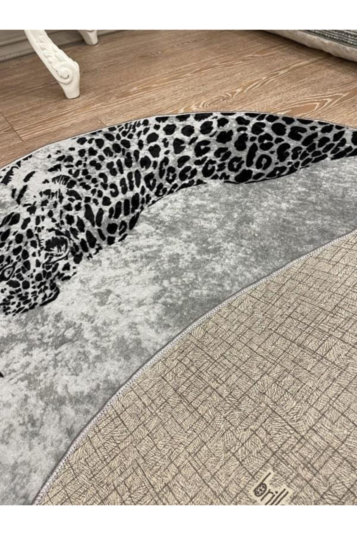 Leopar Desen Lateks Kaymaz Taban Yuvarlak Halı