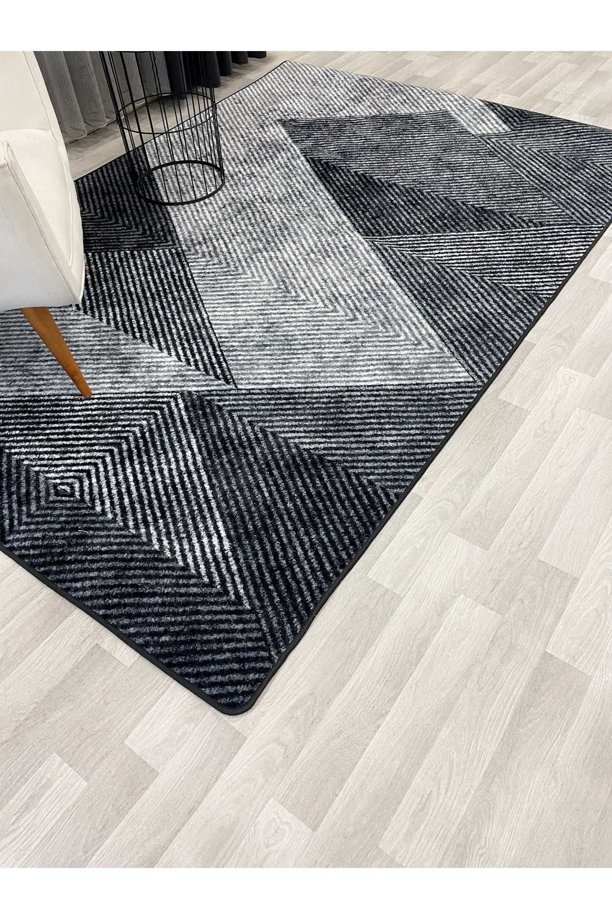Gray Geometric Pattern Non-Slip Base Runner Rug