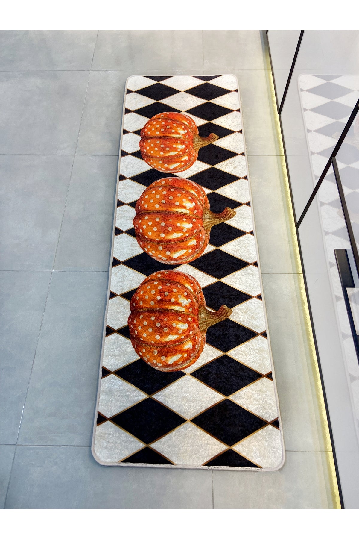 Halloween Pumpkin Motif Checkered Latex Base Rug