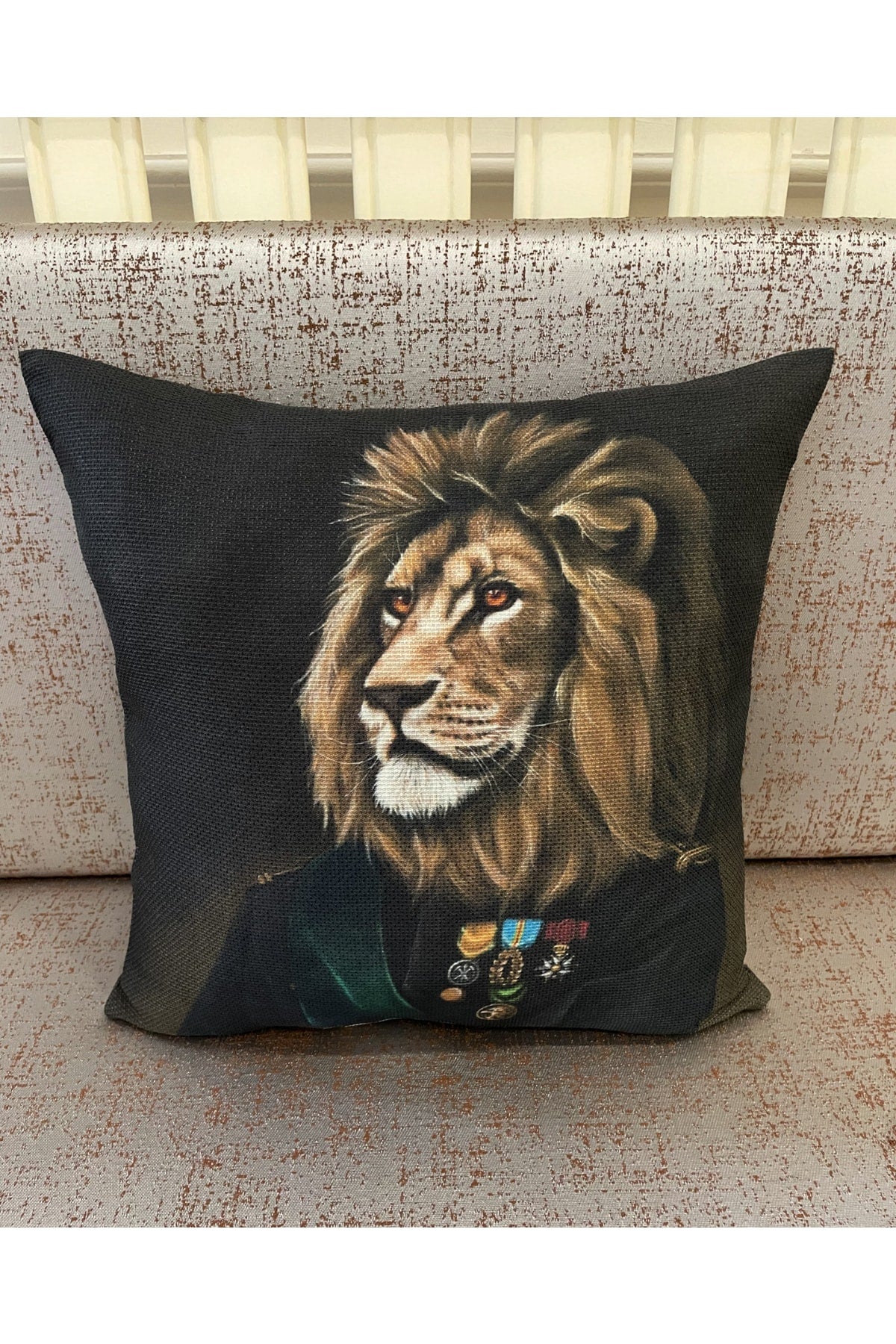 Aslan Desenli Keten Görünümlü Kırlent Yastık Kılıfı (SİYAH) 45x45