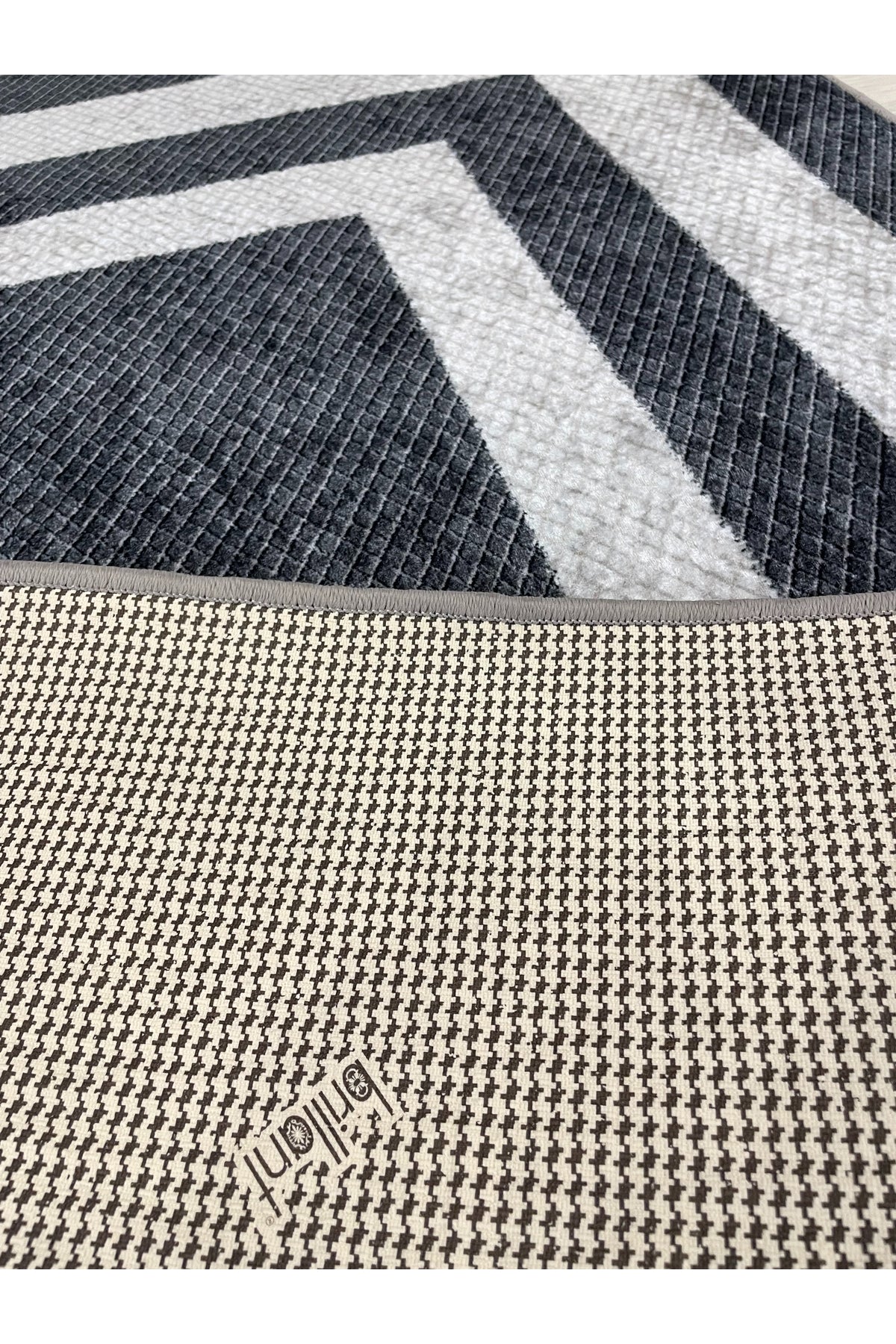 Gray Wicker-Look Bordered Latex Leather Base Rug