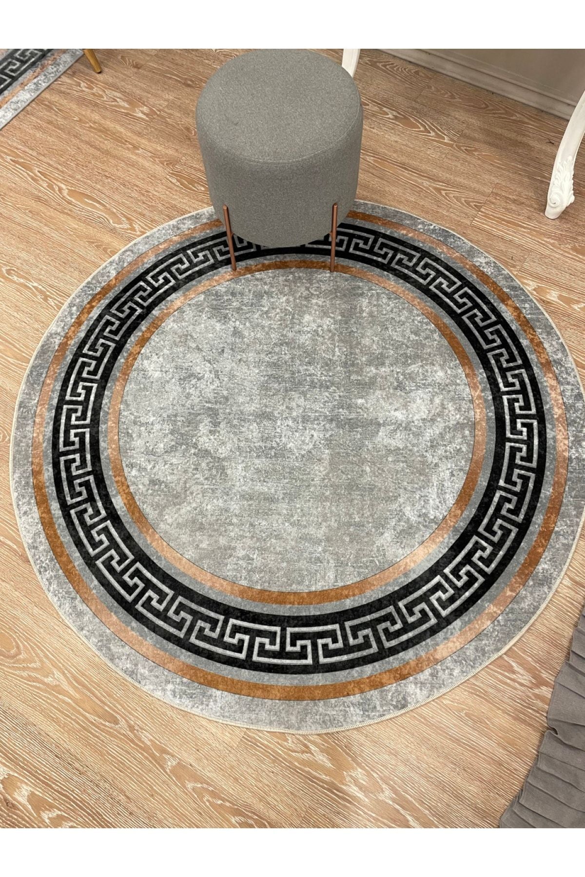 Classic Striped Pattern Round Latex Leather Base Fringeless Living Room Rug - Golden Brown