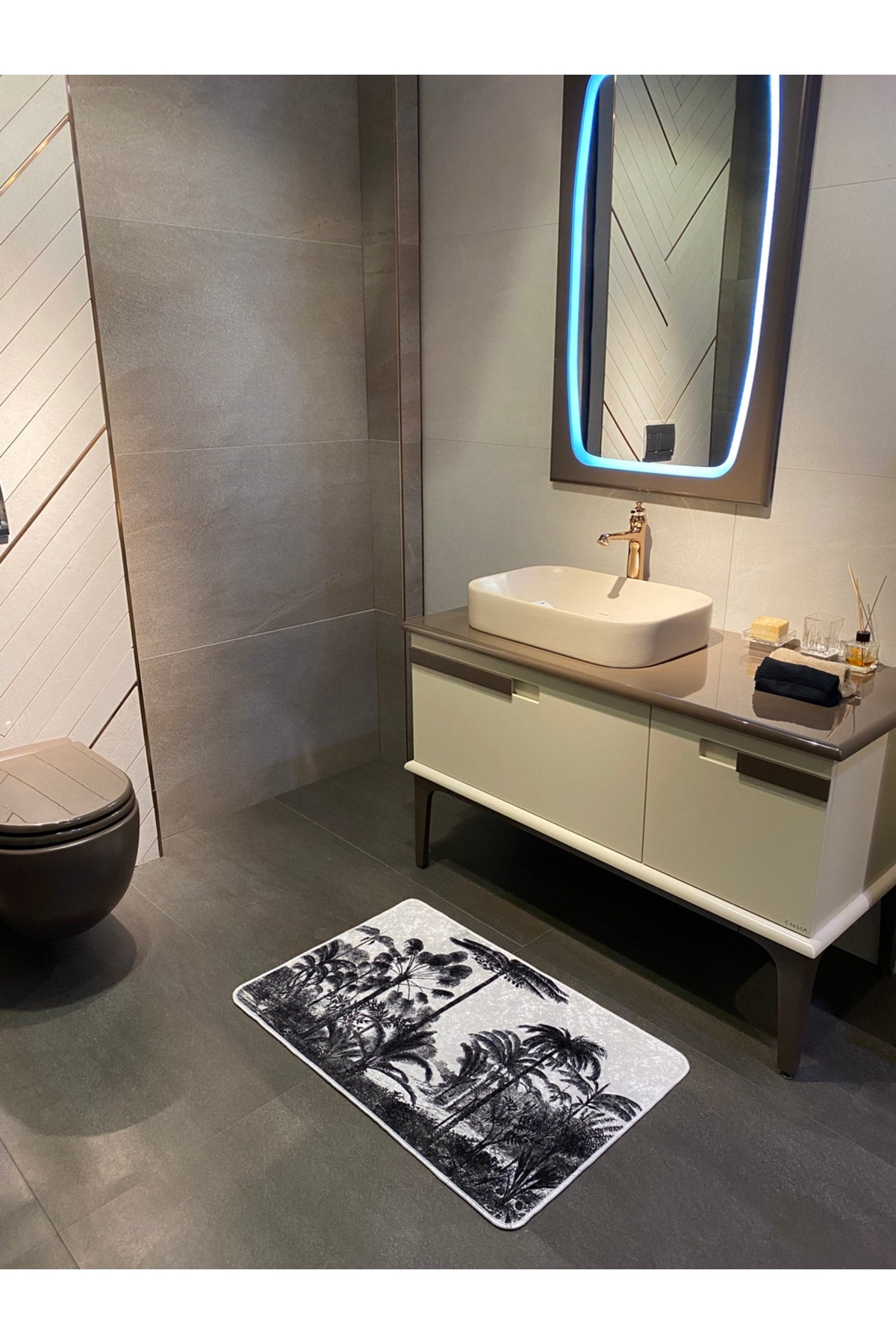 Karakalem Manzara Görünümlü Deri Tabanlı Banyo Paspası - (ebat 60x90 ) Krem