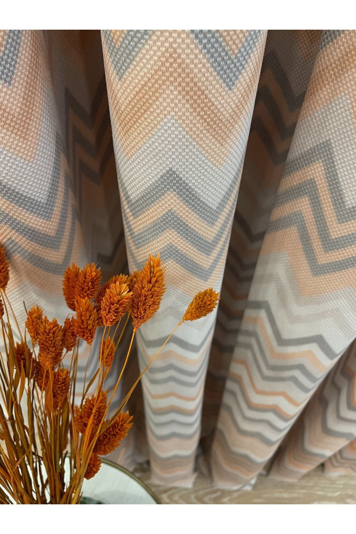 Zigzag Patterned No-Pleat Flat Stitch Extra-Tape Blackout Curtain