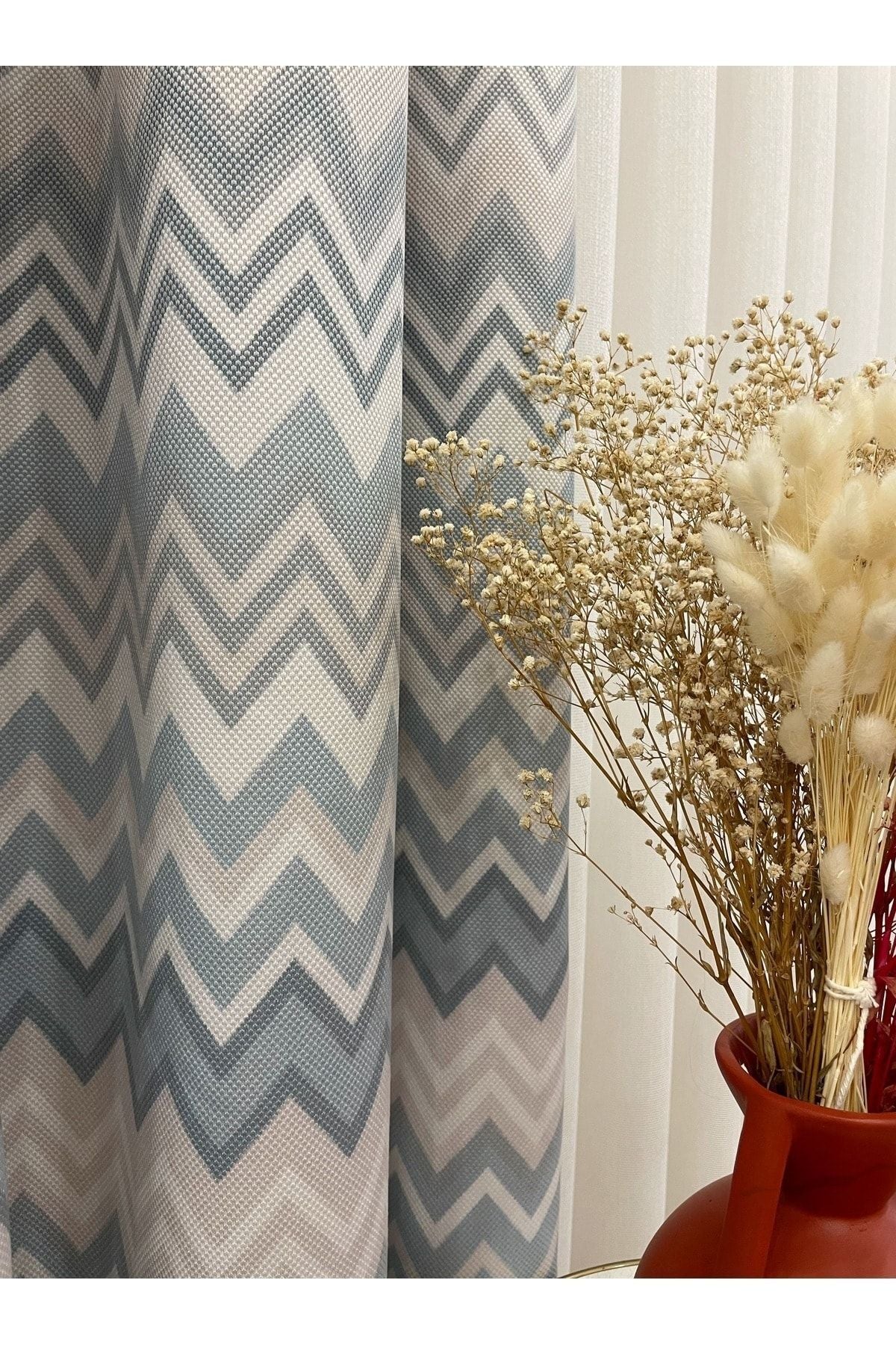 Zigzag Patterned No-Pleat Flat Stitch Extra-Tape Blackout Curtain