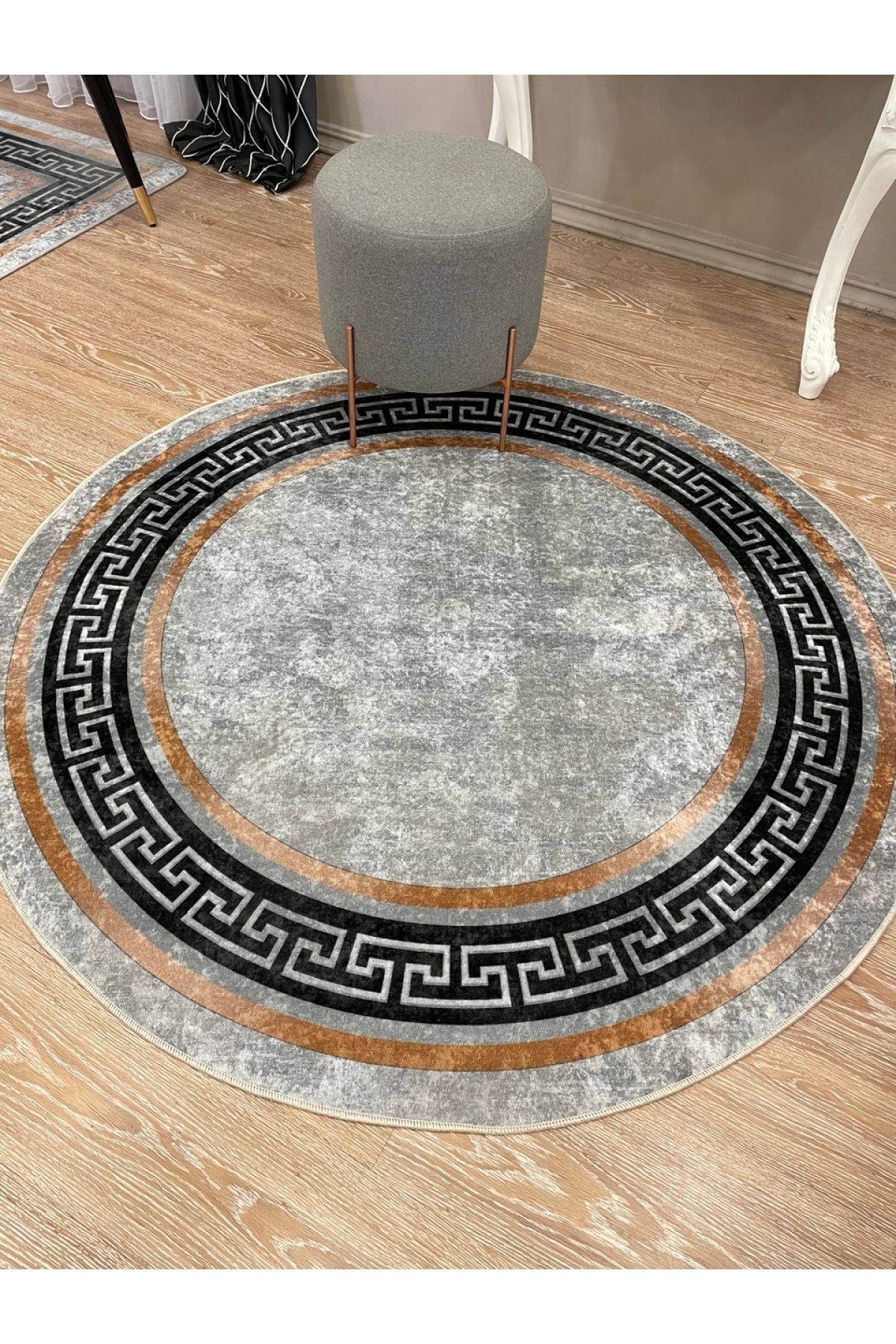 Classic Striped Pattern Round Latex Leather Base Fringeless Living Room Rug - Golden Brown