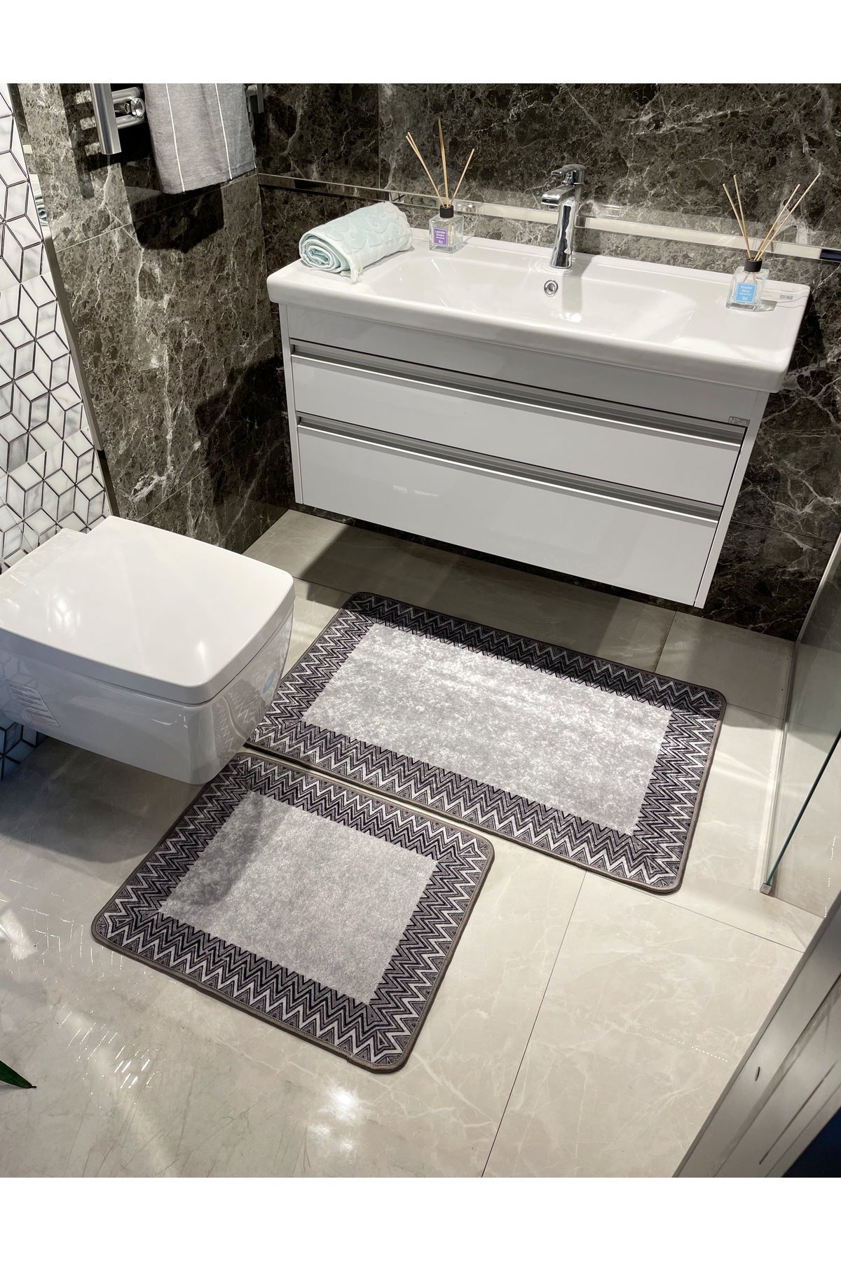 Mint Green - Zigzag Patterned Leather Base 2-Piece Bath Mat Set (60x100 - 60x50)