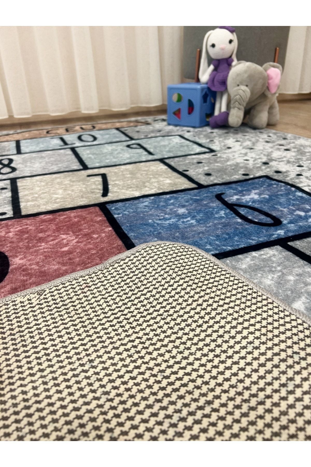 Seksek Desenli Yıkanabilir Çocuk Bebek Halısı - Gri