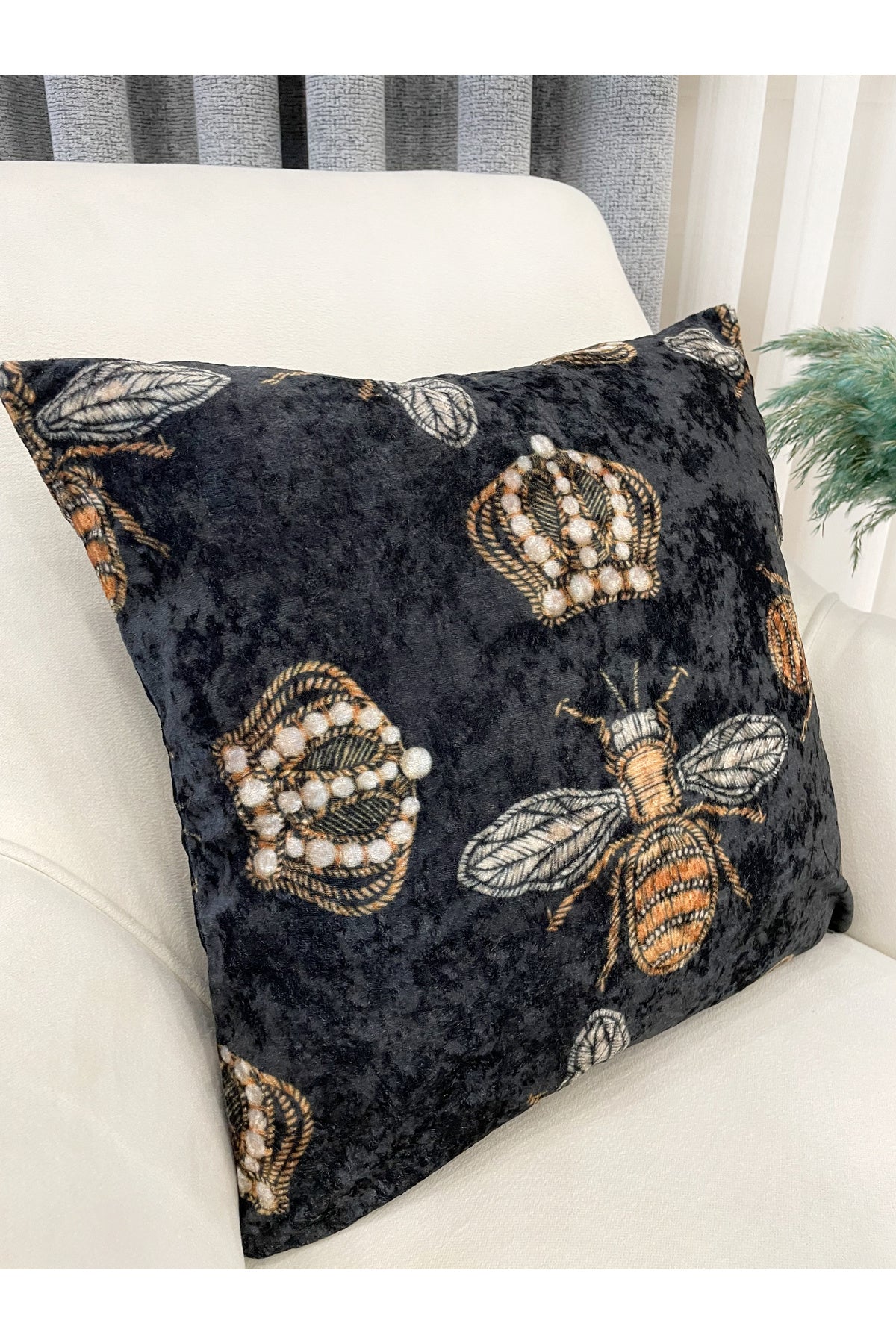 Queen Bee Embroidery Look Velvet Throw Pillow Cover 45x45