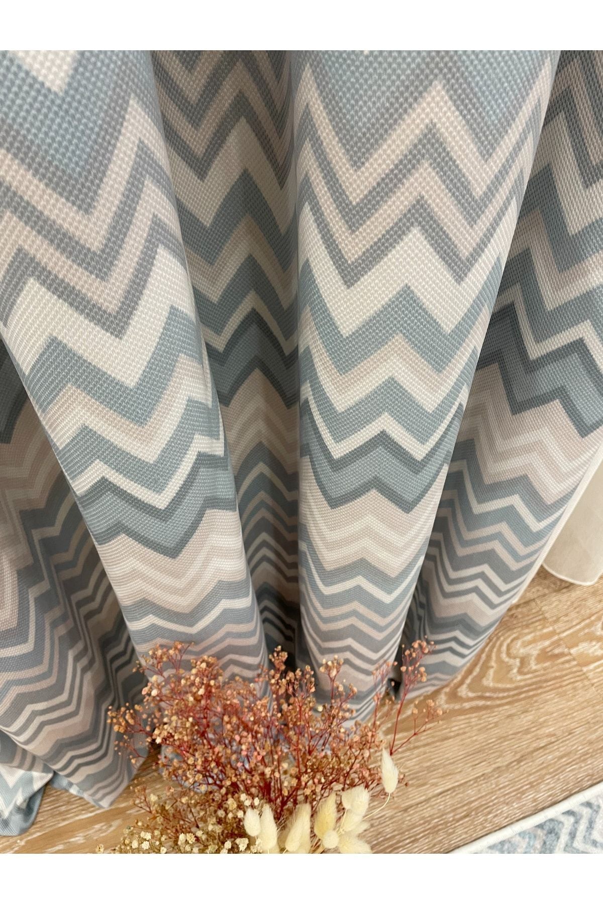 Zigzag Patterned No-Pleat Flat Stitch Extra-Tape Blackout Curtain