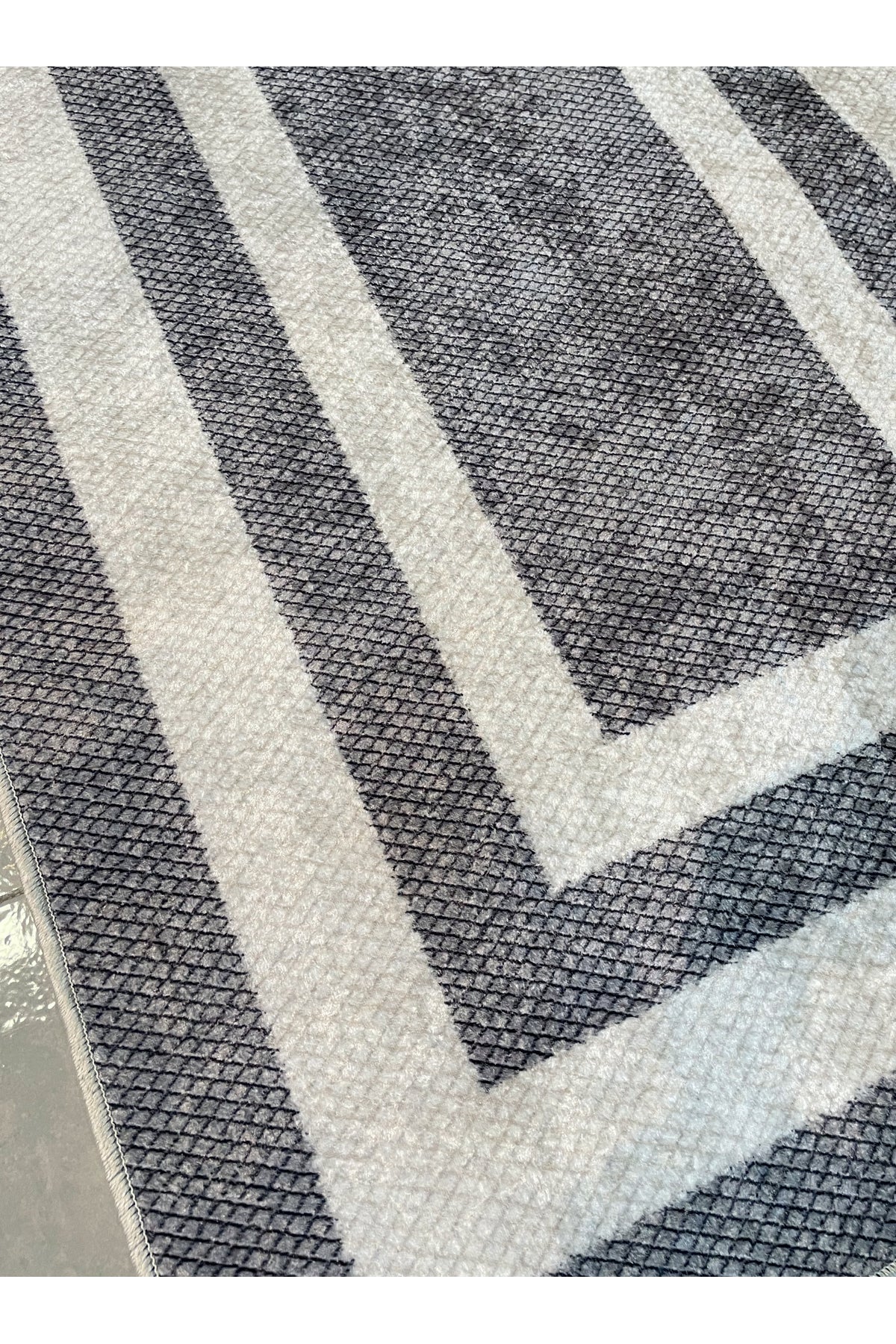 Gray Wicker-Look Bordered Latex Leather Base Rug