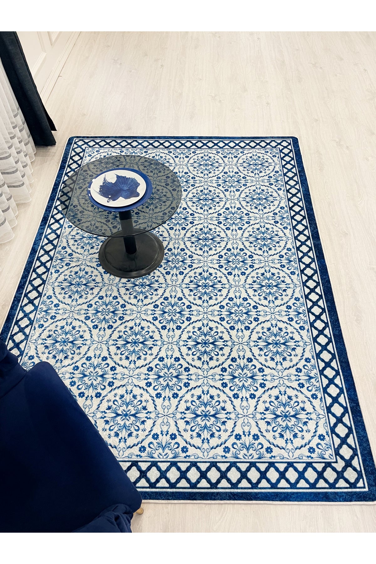 Mavi Renk Vintage Desen Lateks Deri Taban Daire Halı