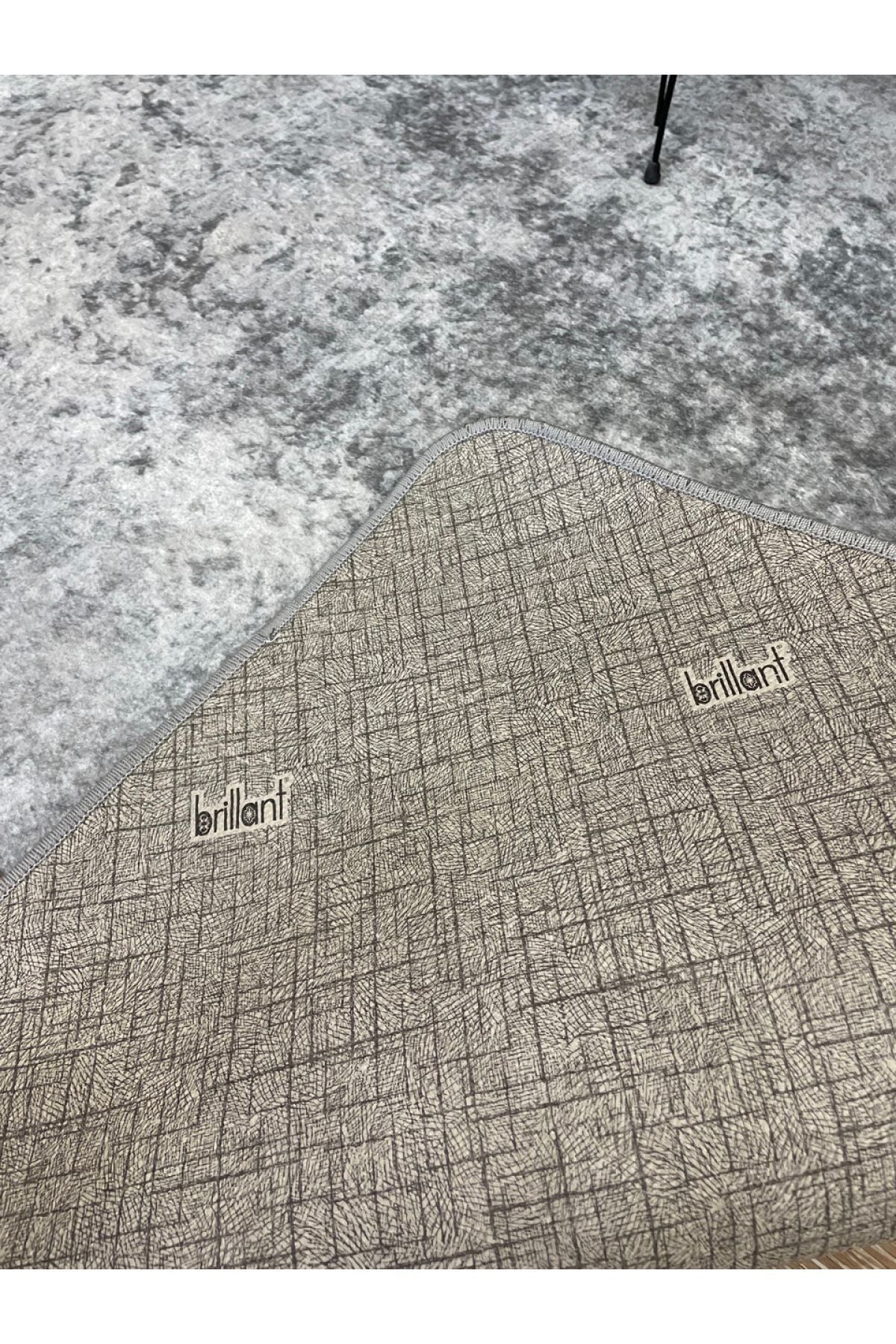 Classic Striped Pattern Latex Leather Base Fringeless Living Room Rug - Beige