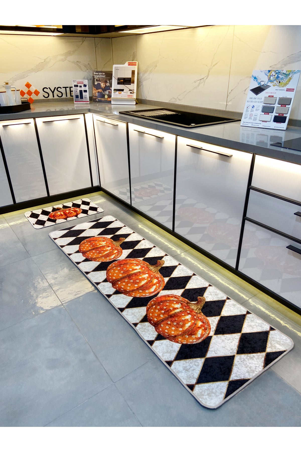 Halloween Pumpkin Motif Checkered Latex Base Rug