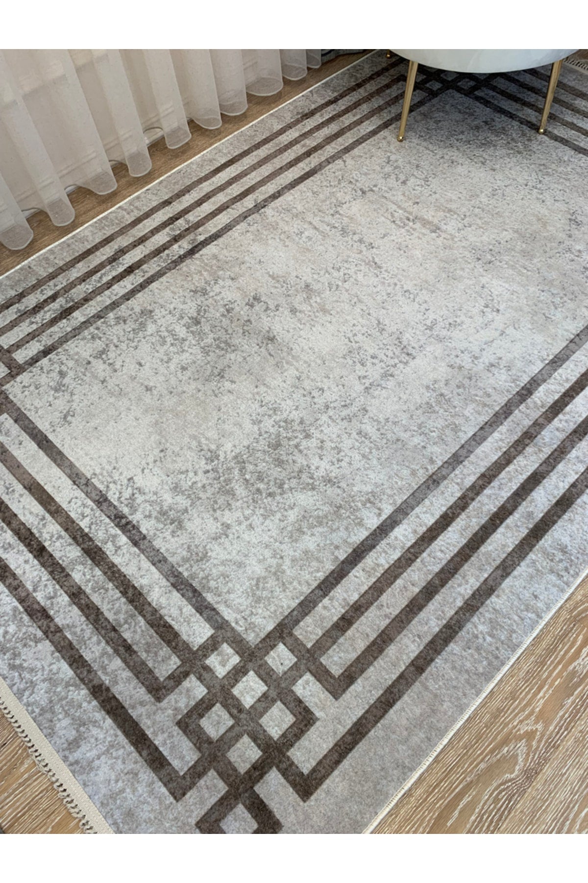 Geometric Gradient Chenille-Look Latex Non-Slip Backing Stain-Resistant Fringed Rug