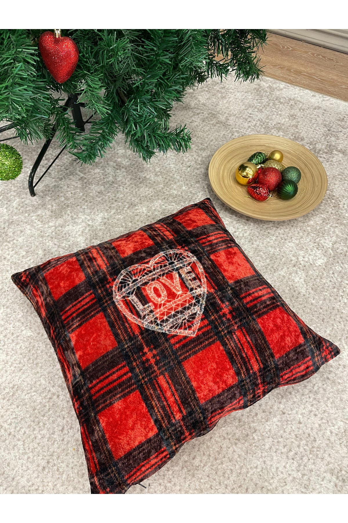 Love Plaid Pattern Velvet Cushion Cover (RED)