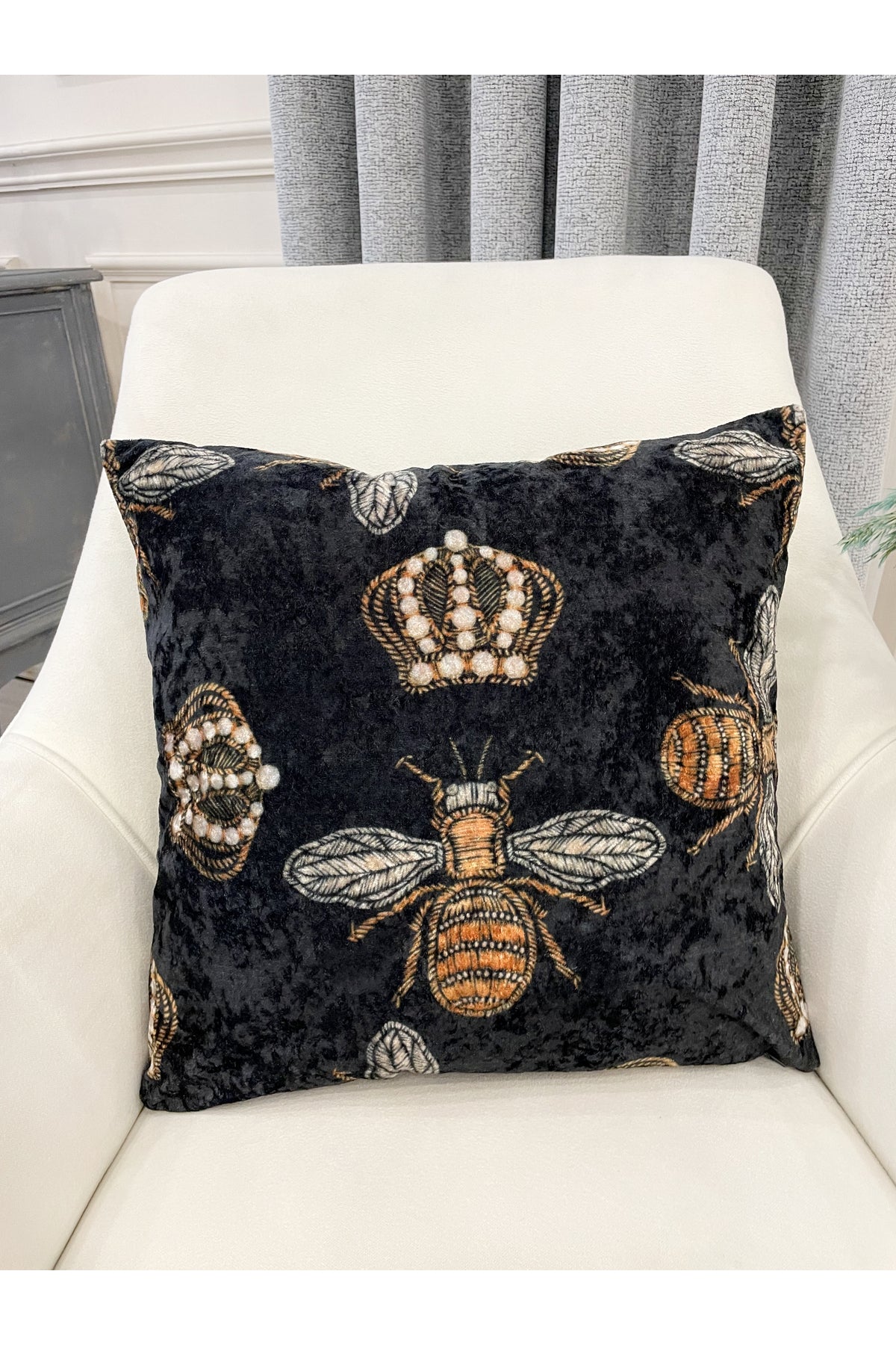 Queen Bee Embroidery Look Velvet Throw Pillow Cover 45x45