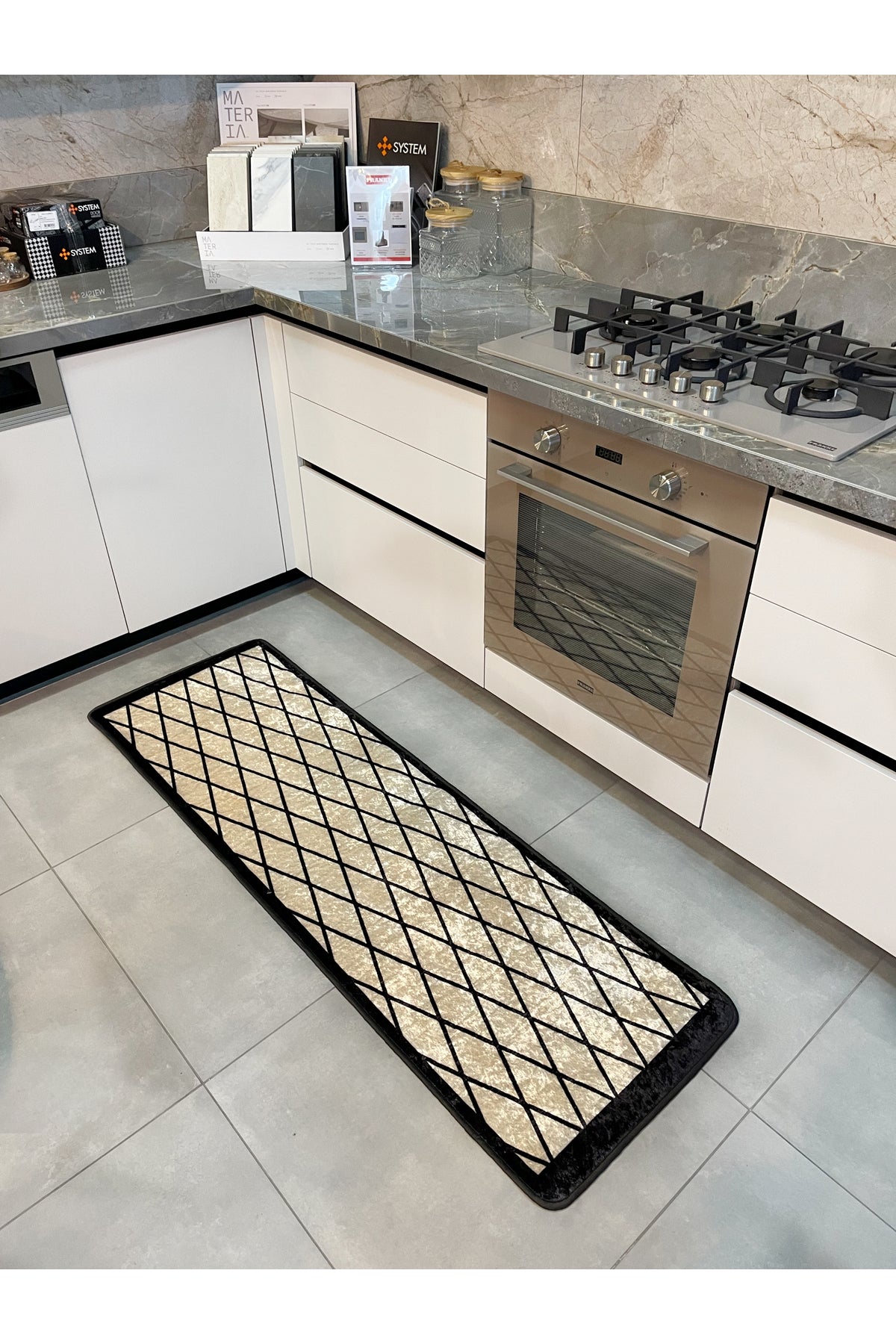 Single Geometric Pattern Latex Base Runner Rug