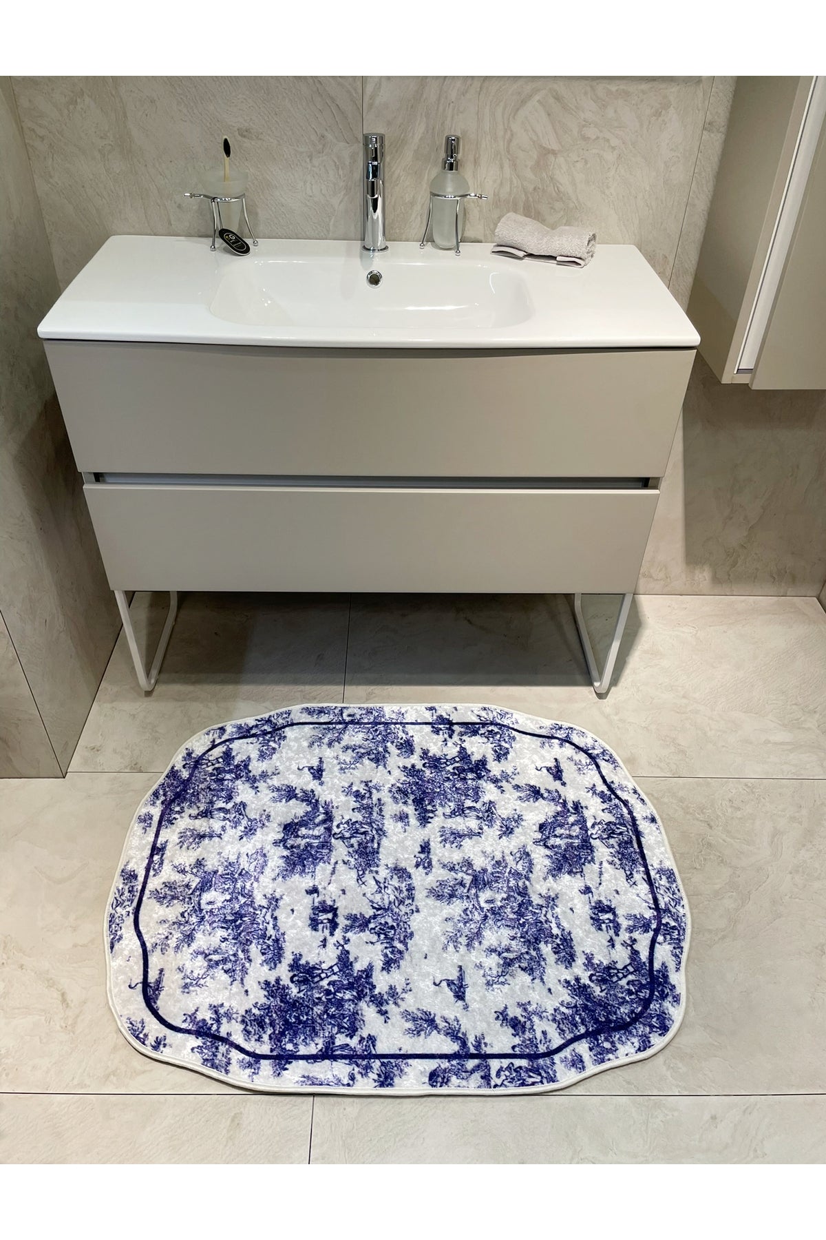 Toile de Jouy Themed Single Latex Base Bathroom Mat (80X120)