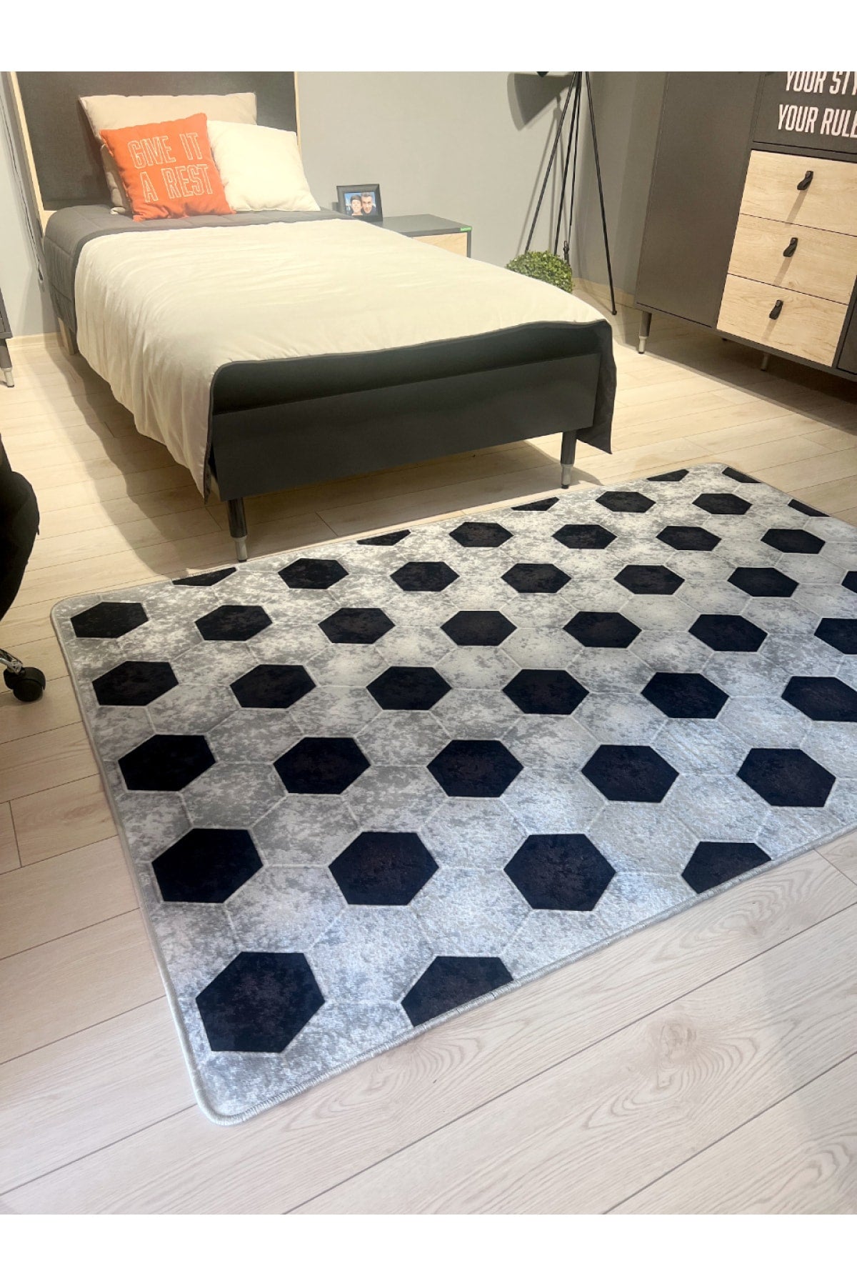 Football Pattern Washable Round Kids & Youth Rug - Gray