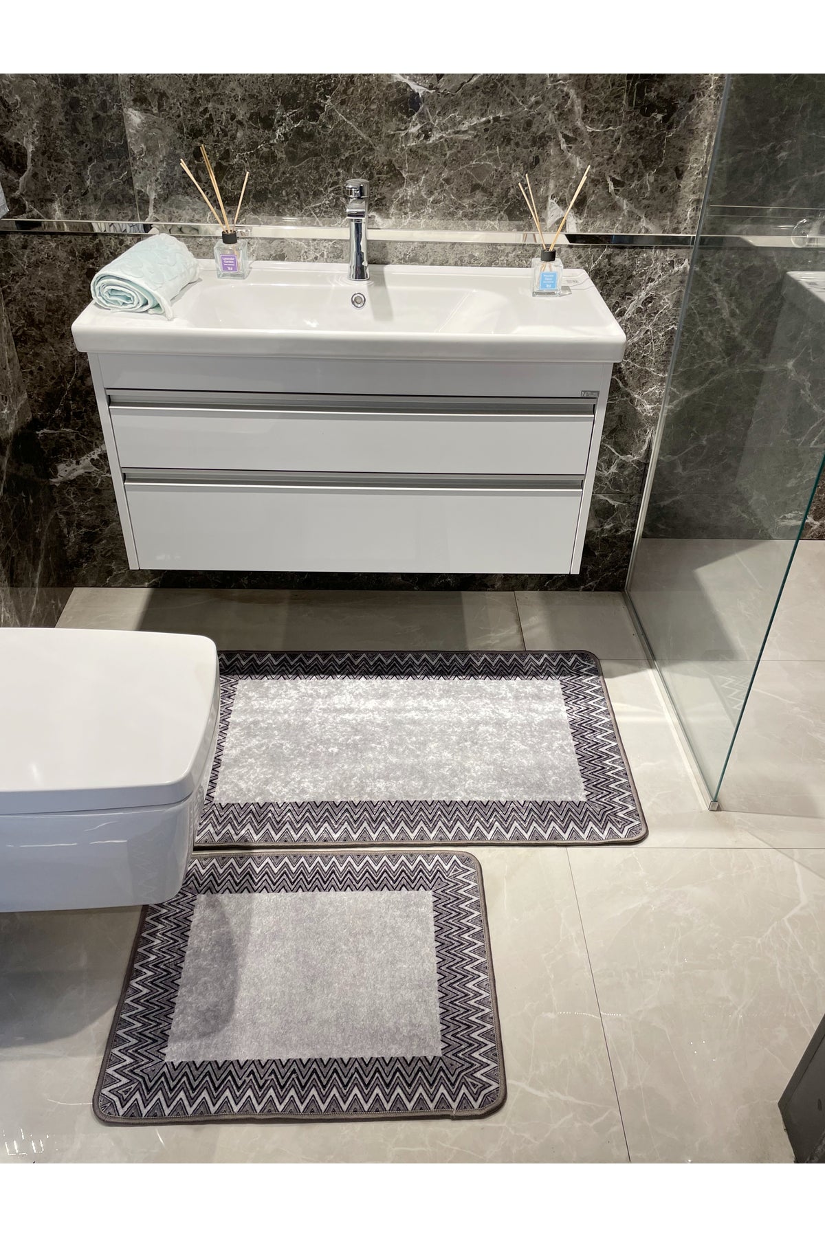 Mint Green - Zigzag Patterned Leather Base 2-Piece Bath Mat Set (60x100 - 60x50)