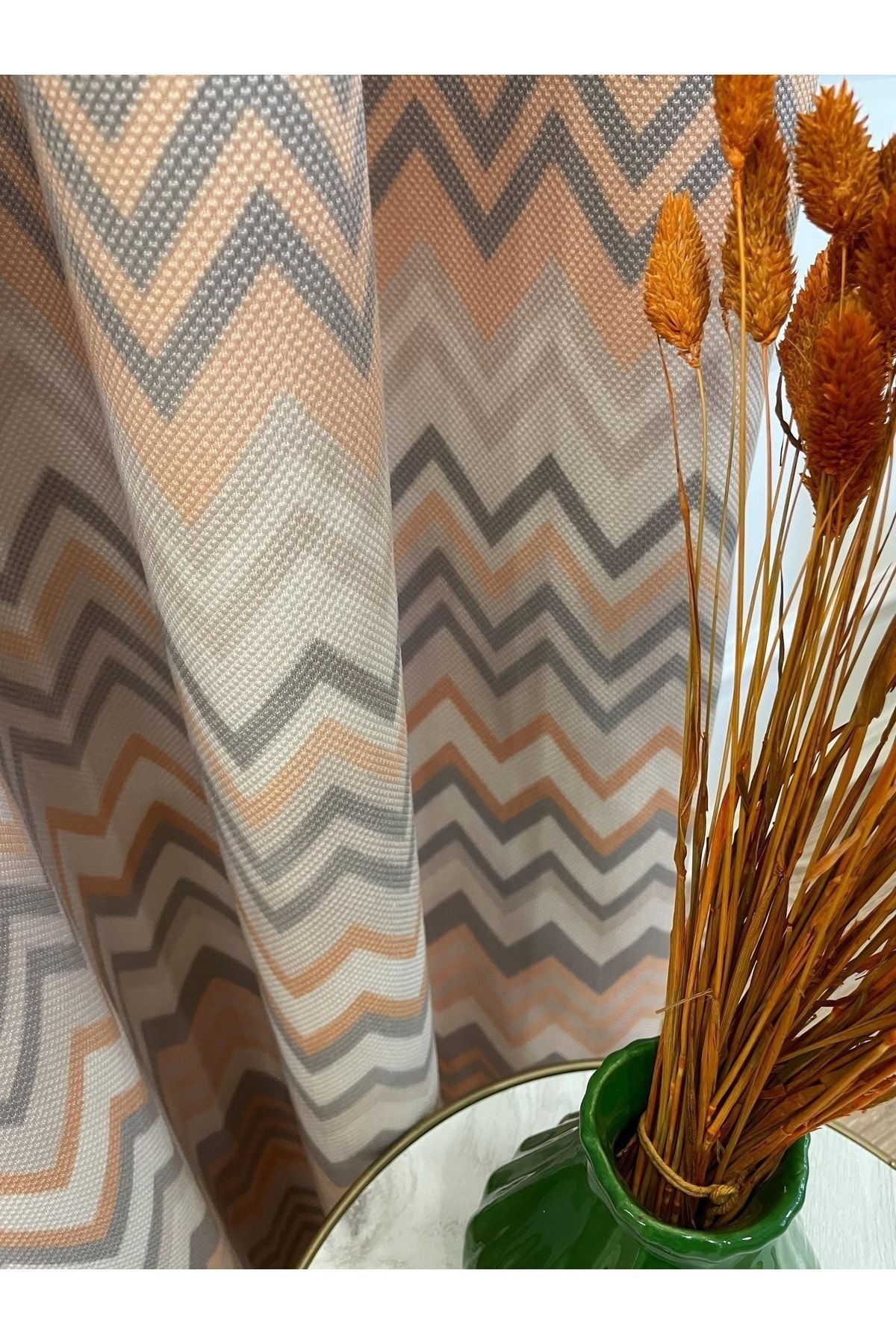 Zigzag Patterned No-Pleat Flat Stitch Extra-Tape Blackout Curtain