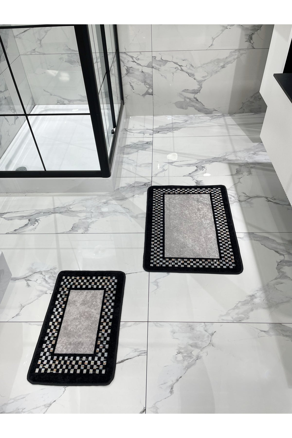 Melany Checkered 2-Piece Latex Base Bathroom Mat Set (60x80 - 60x40) Gray-Black