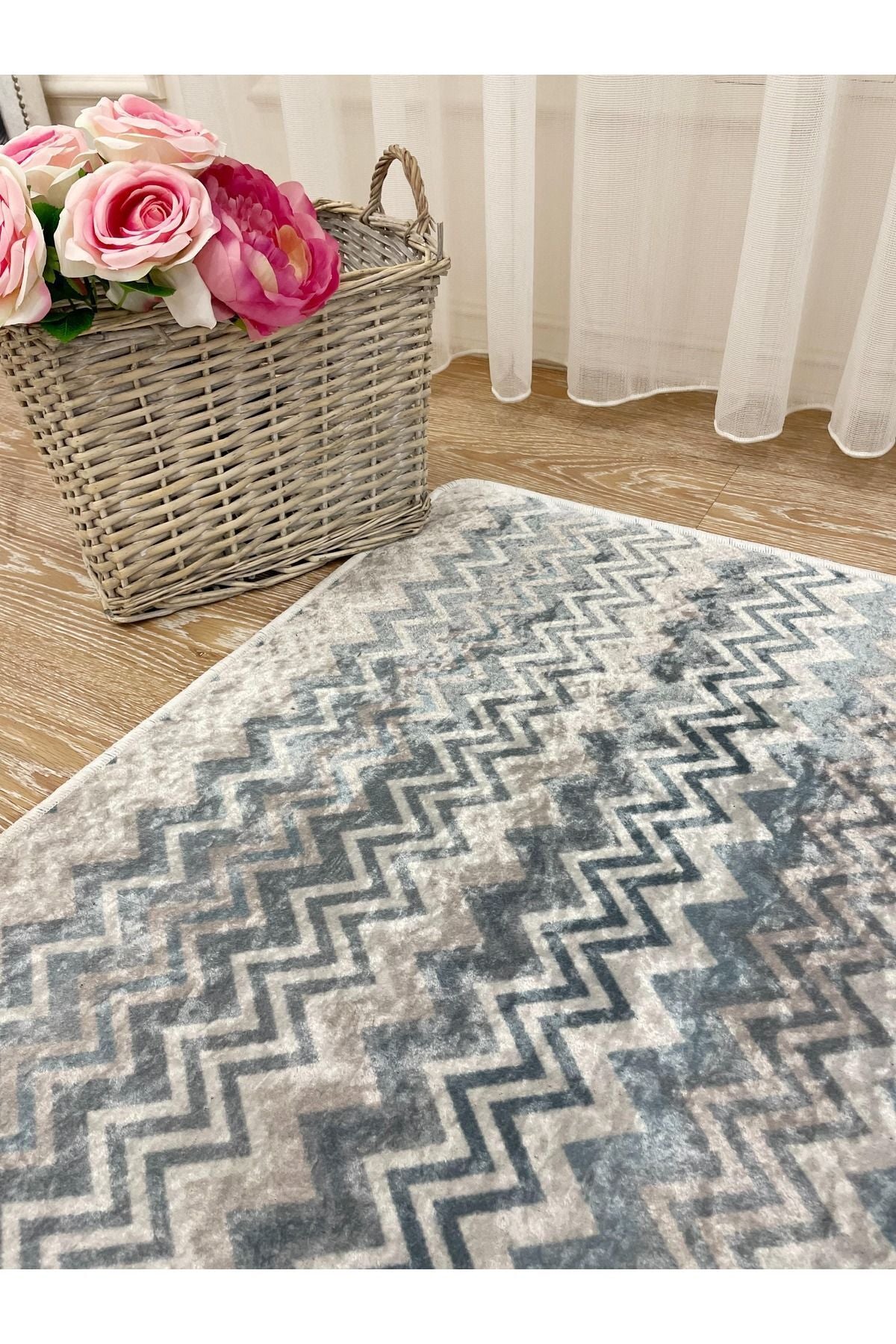 Zigzag Pattern Multicolor Latex Base Rug