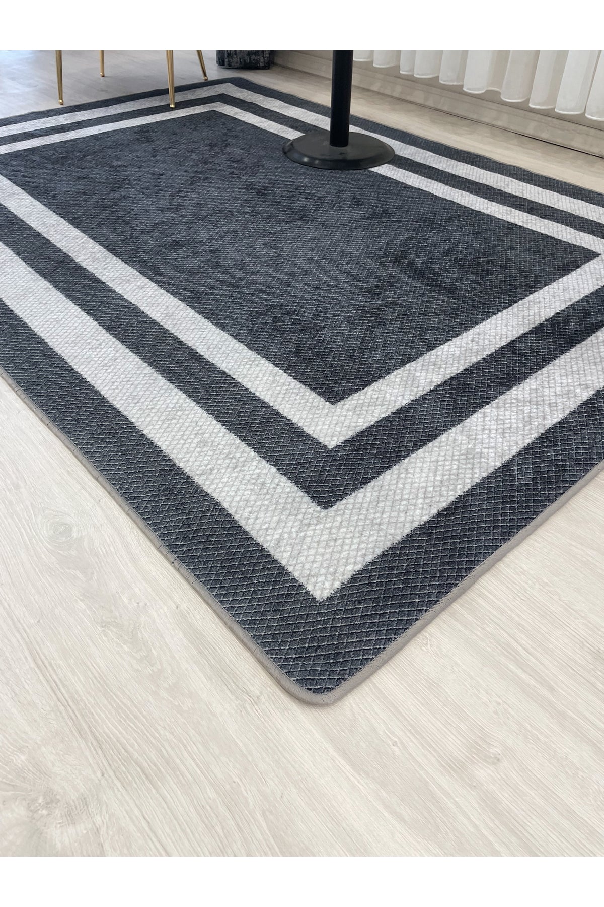 Gray Wicker-Look Bordered Latex Leather Base Rug