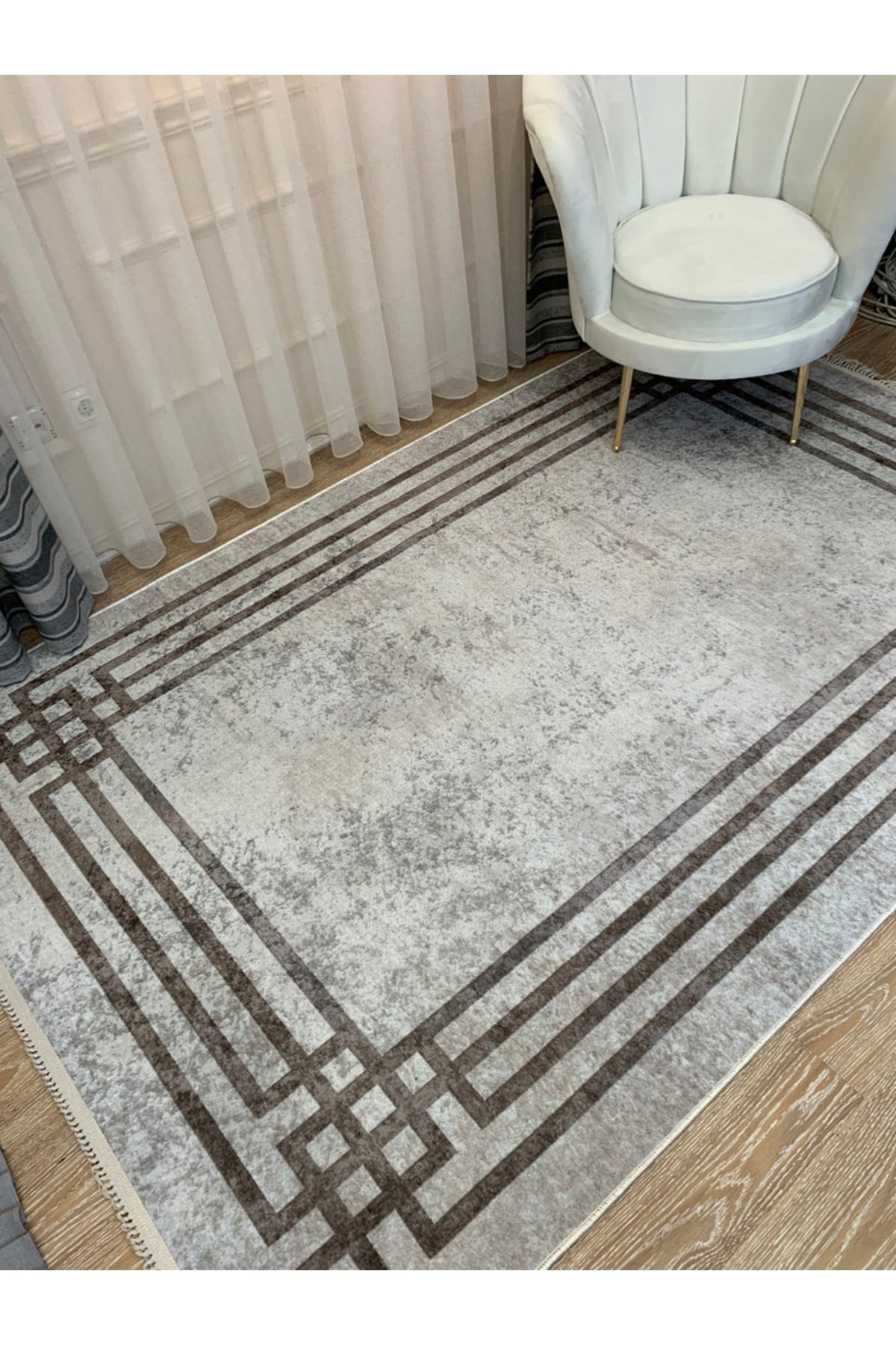 Geometric Gradient Chenille-Look Latex Non-Slip Backing Stain-Resistant Fringed Rug