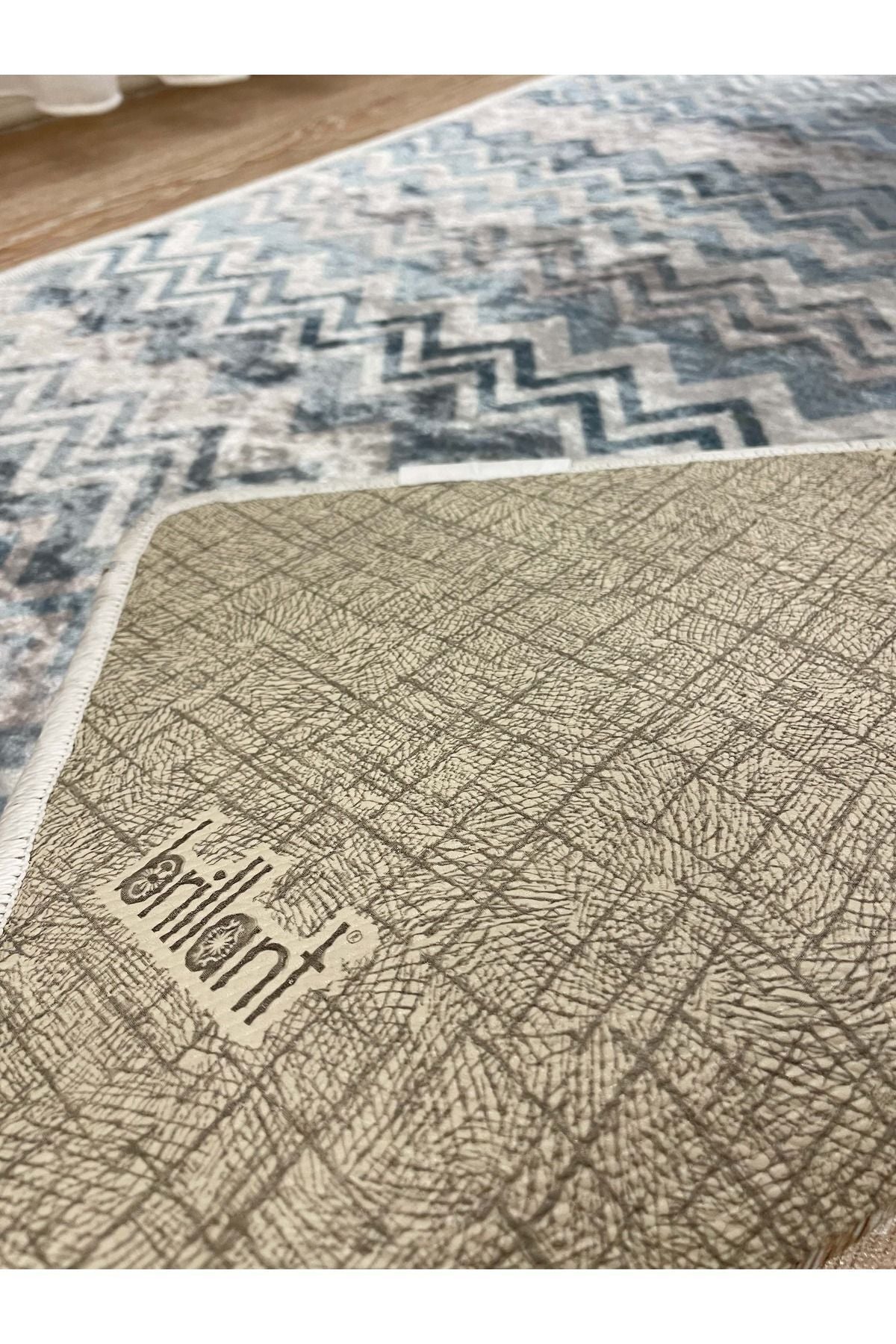 Zigzag Pattern Multicolor Latex Base Rug