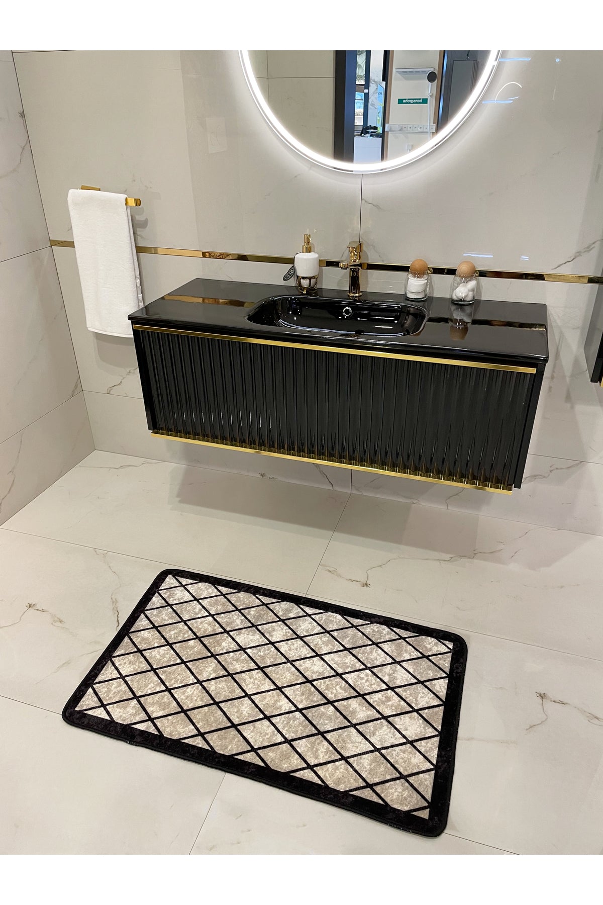 Single Geometric Pattern 50x100 Latex Base Bathroom Mat - BEIGE-BLACK