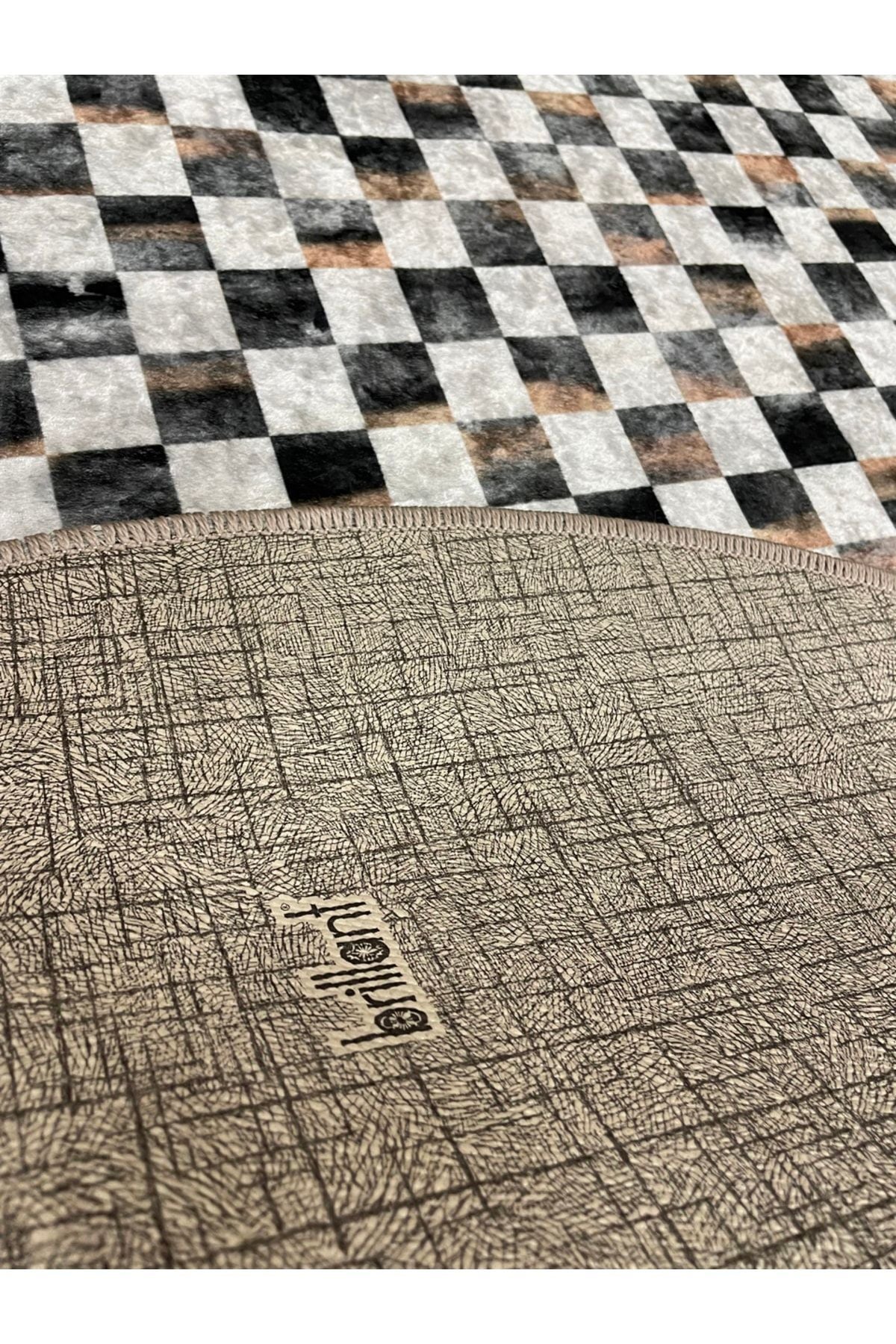 Robert Diamond Pattern Fringeless Round Rug - Brown