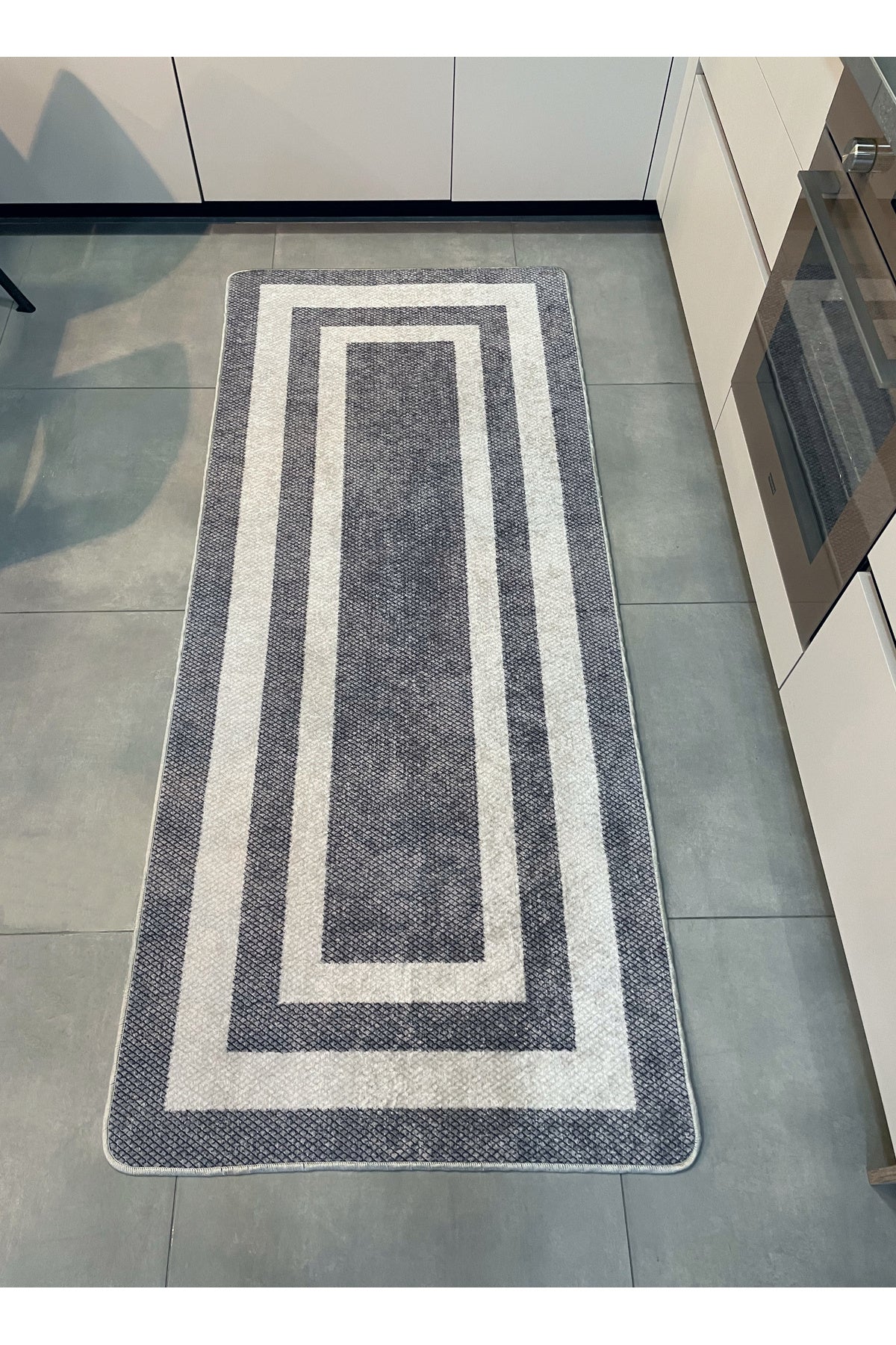 Gray Wicker-Look Bordered Latex Leather Base Rug