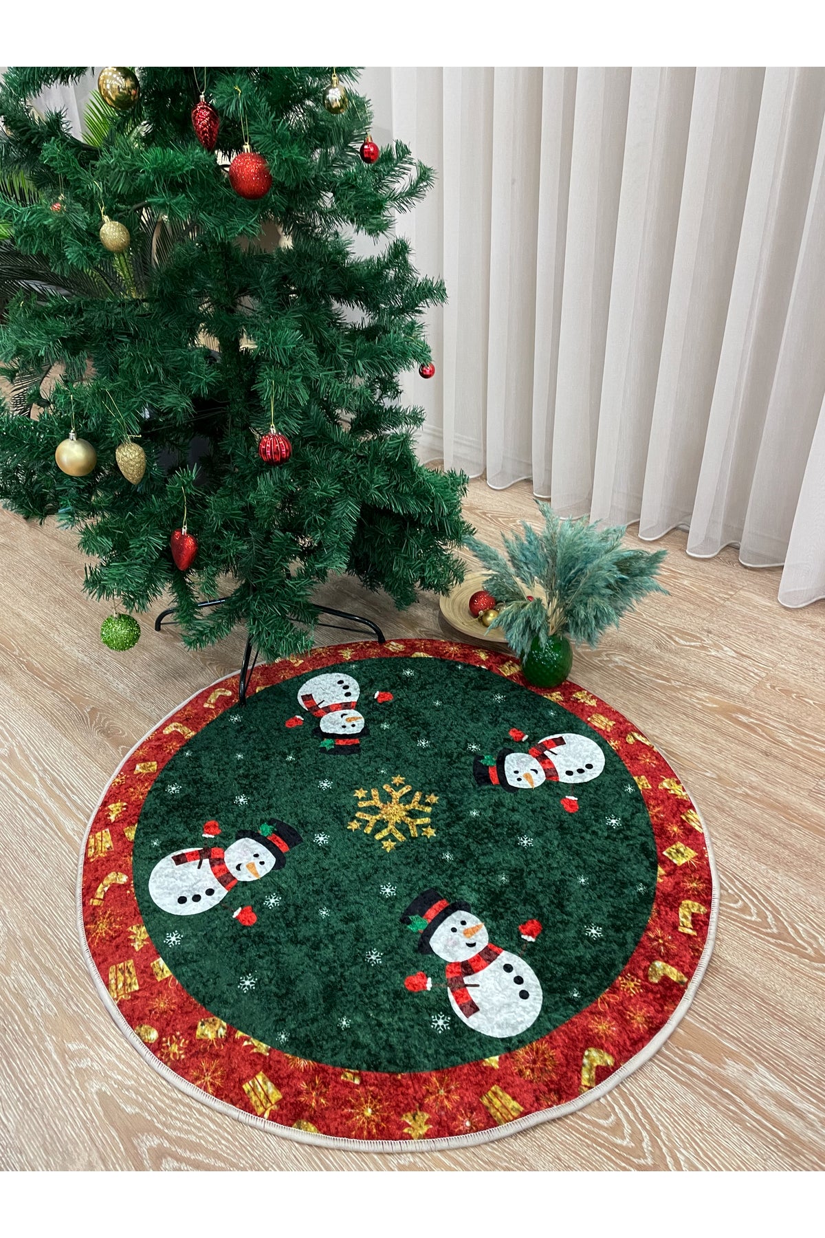 Christmas-Themed Round Tree Skirt Rug