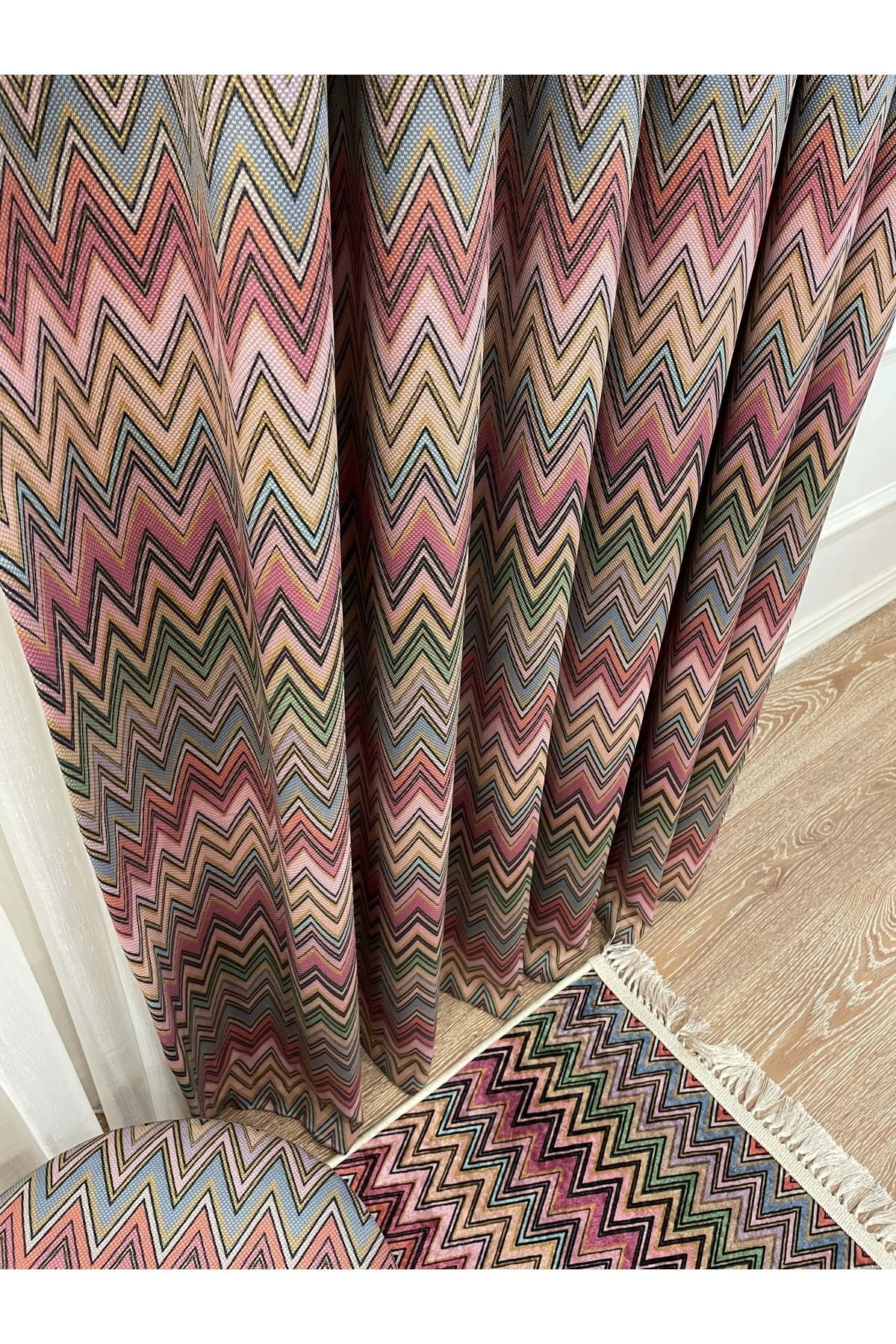 Zigzag Patterned 1/3 Pleated Blackout Curtain