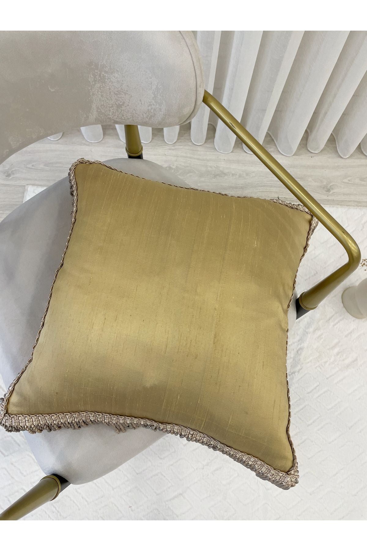 İthal Ipek (SİLK) Kırlent Yastık Kılıfı Kordonlu (45X45) ( Gold Sarı Renk)