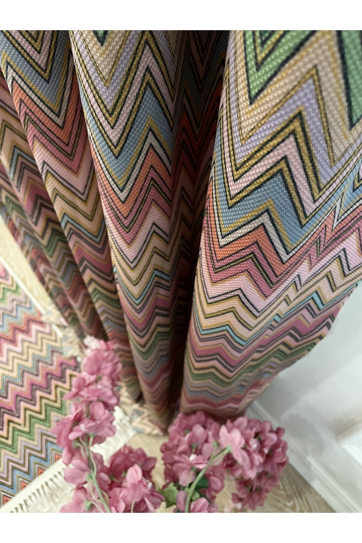 Zigzag Patterned 1/3 Pleated Blackout Curtain