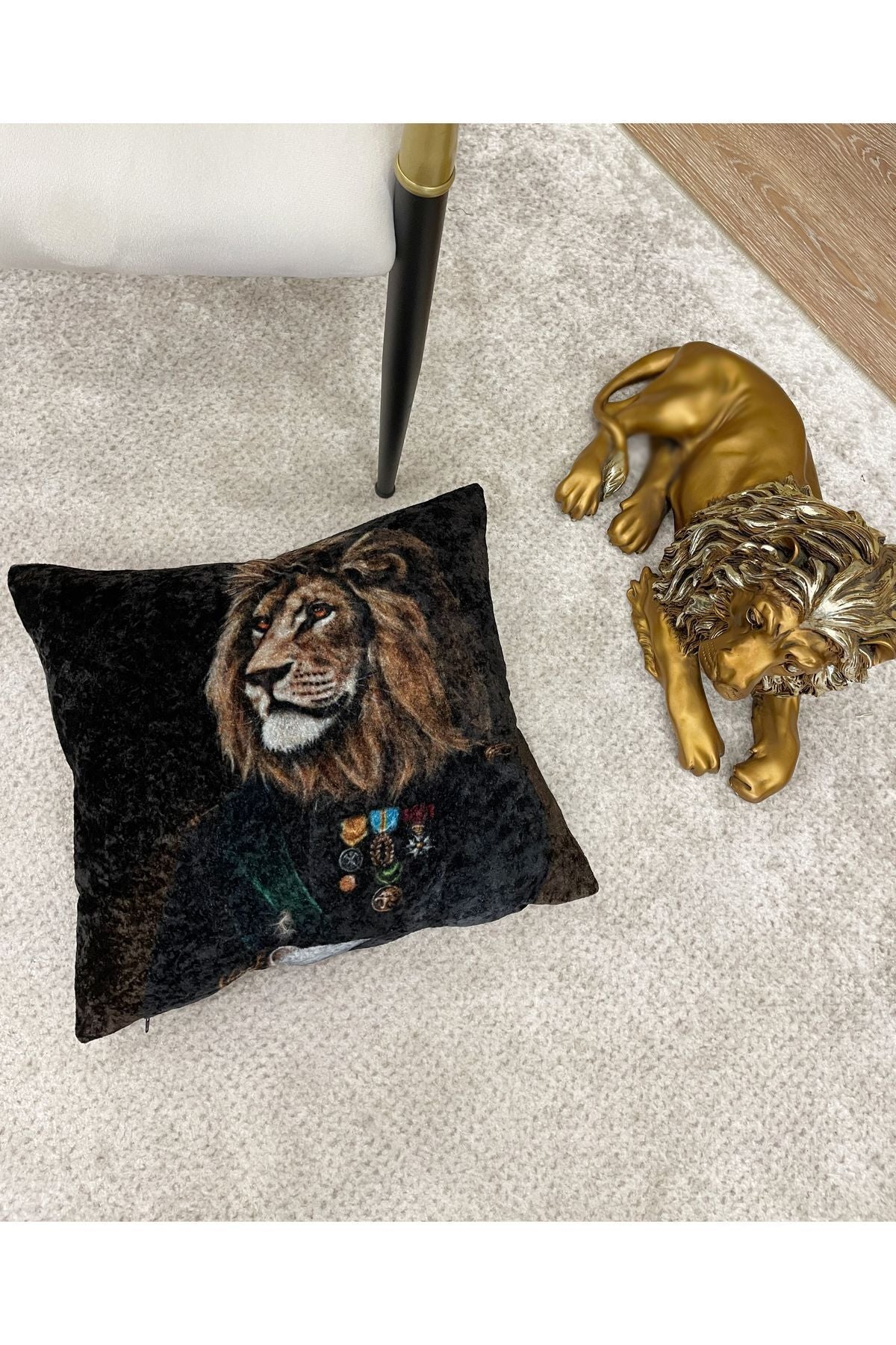 %100 Velvet Lion Print Cushion Cover (Black)