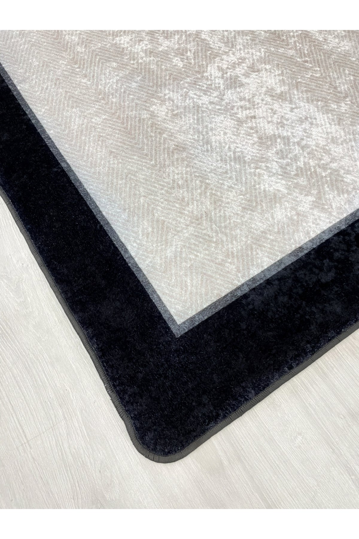 Beige - Black Wicker Jute-Look Latex Base Rug