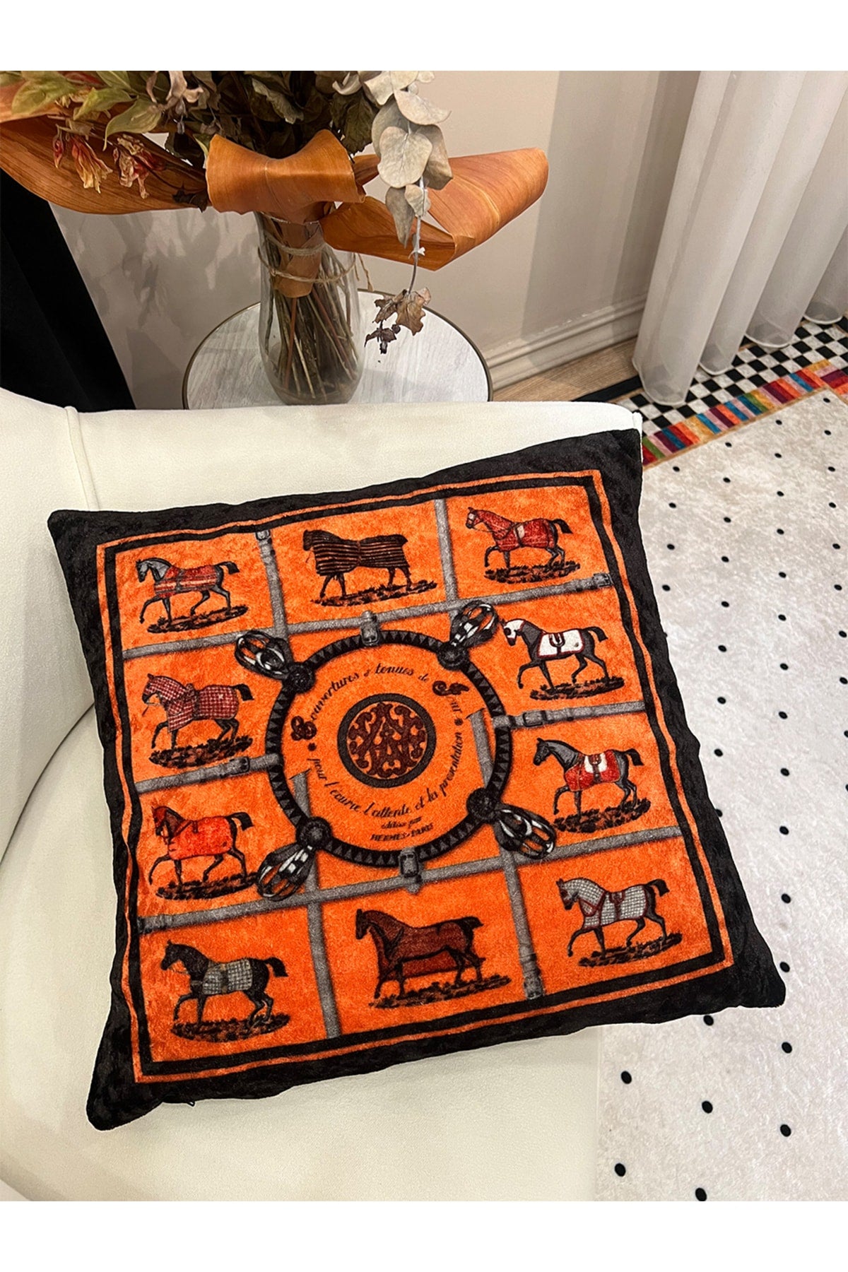 Kadife At Desenli Kırlent Yastık Kılıfı