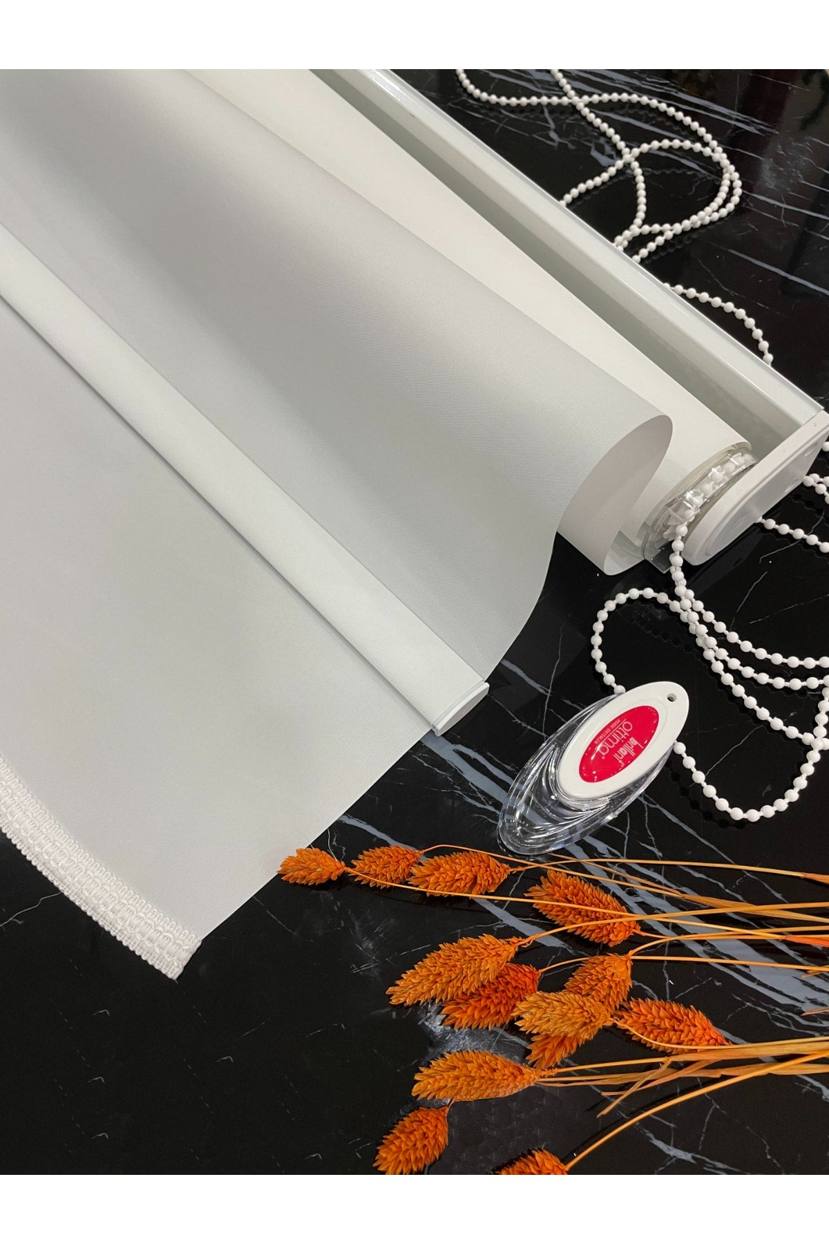 Solid White Roller Shade with Scalloped Hem (Aluminum Casing)