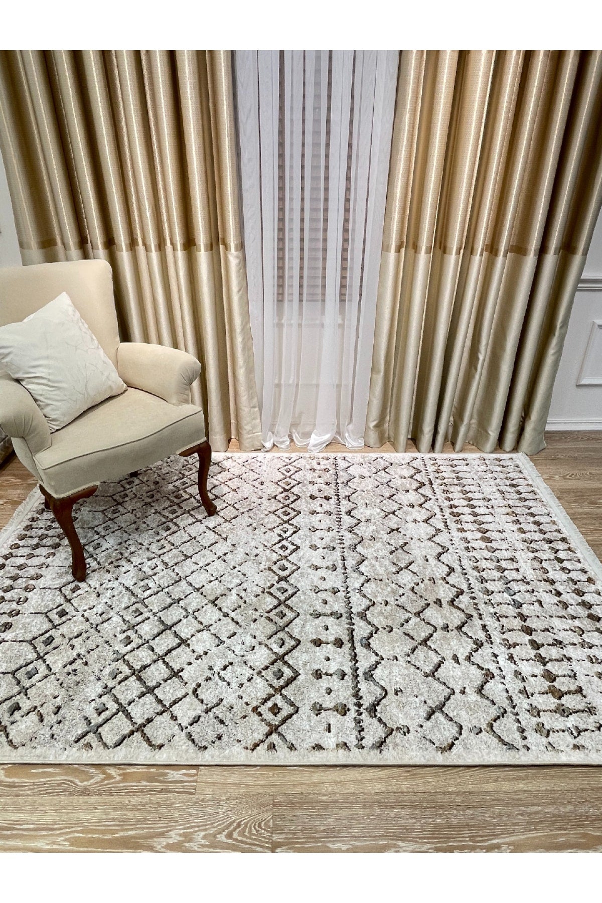 Ethnic Pattern Decorative Rug - Beige