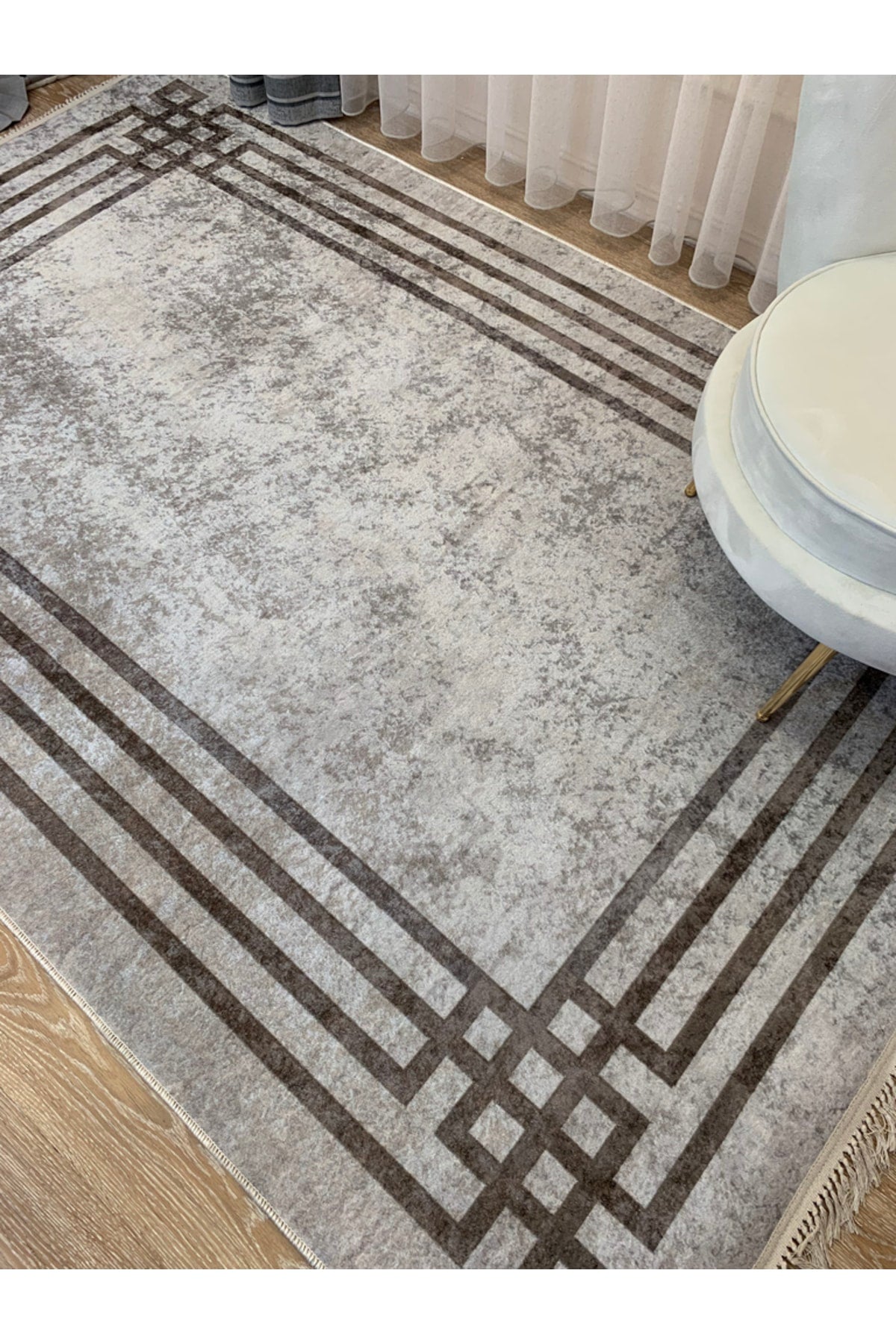 Geometric Gradient Chenille-Look Latex Non-Slip Backing Stain-Resistant Fringed Rug