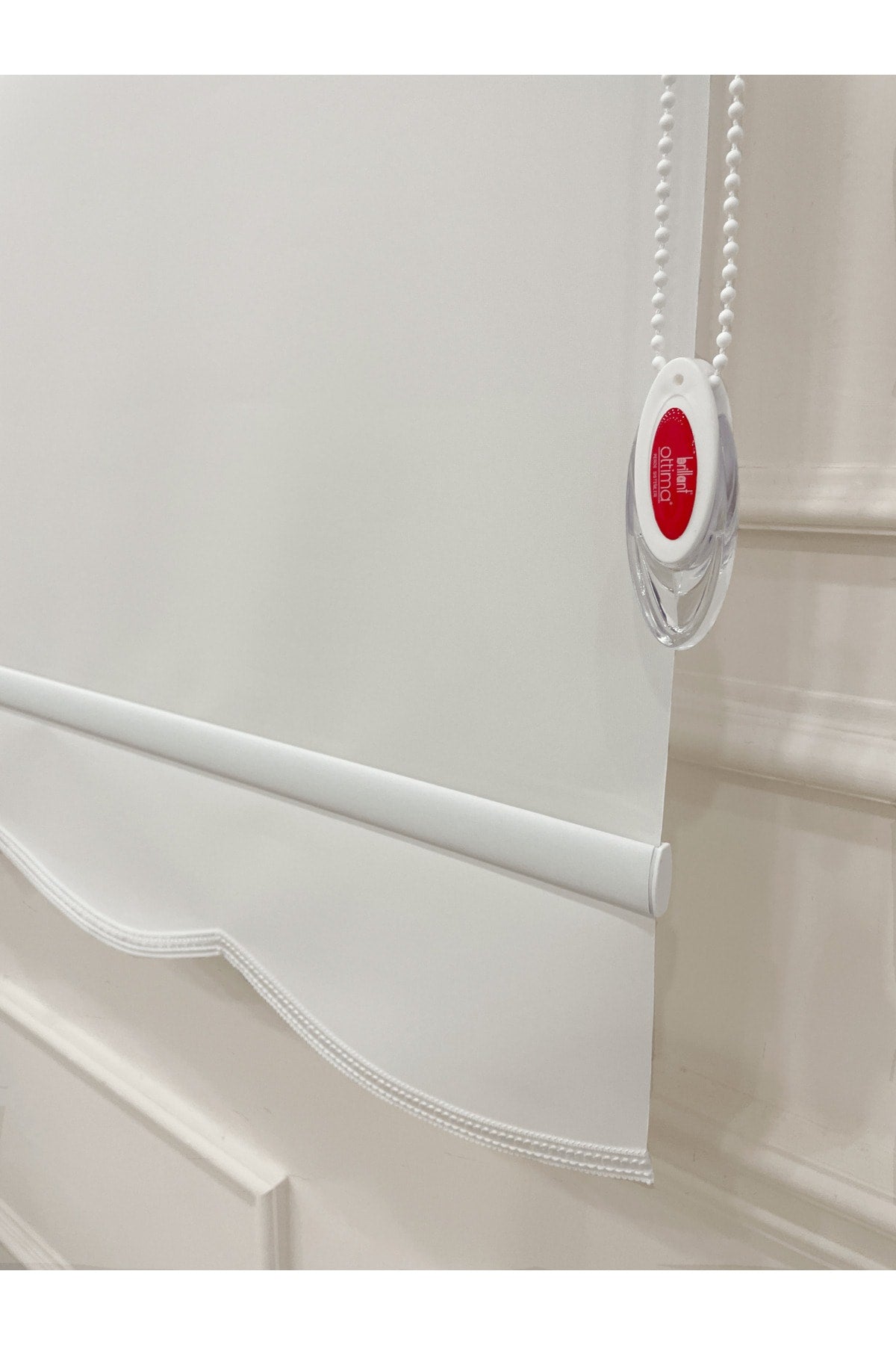 Solid White Roller Shade with Scalloped Hem (Aluminum Casing)