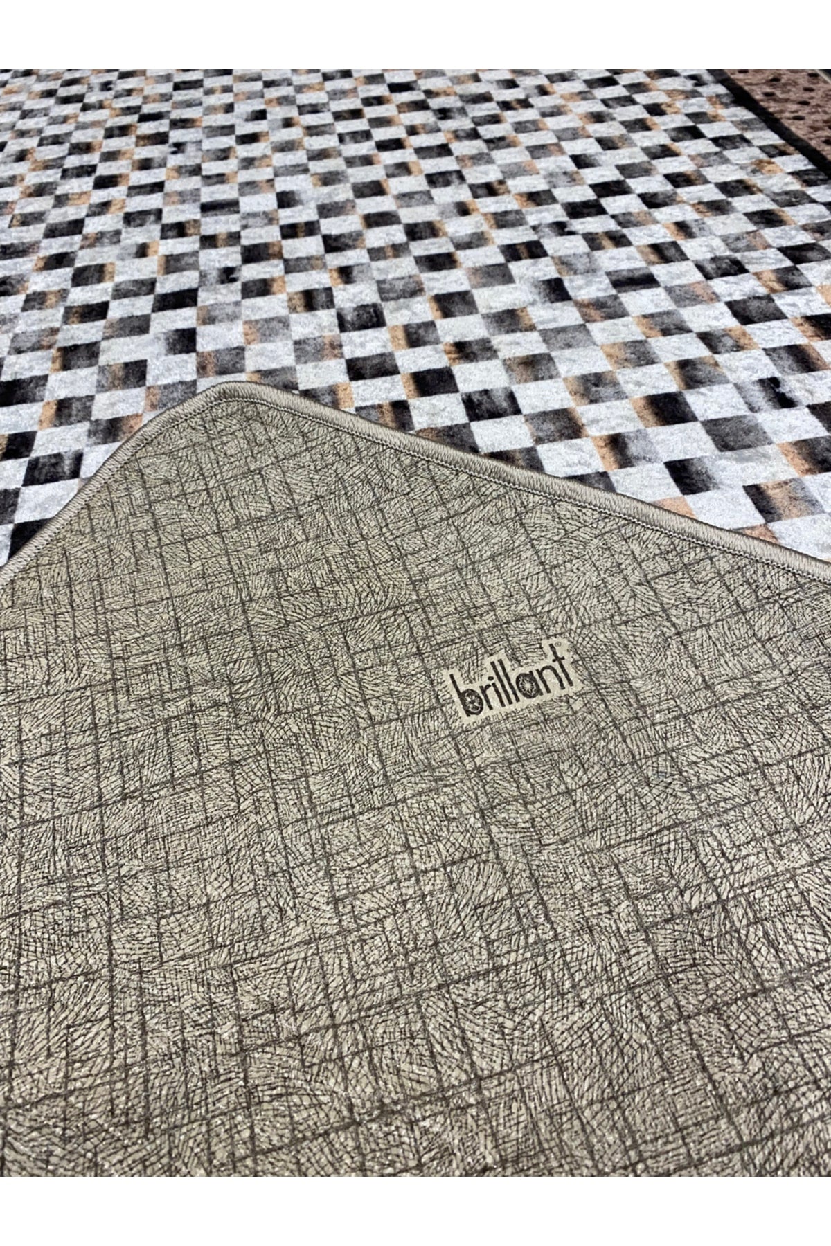 Robert Diamond Pattern Stain-Resistant Kitchen Runner Rug - Brown