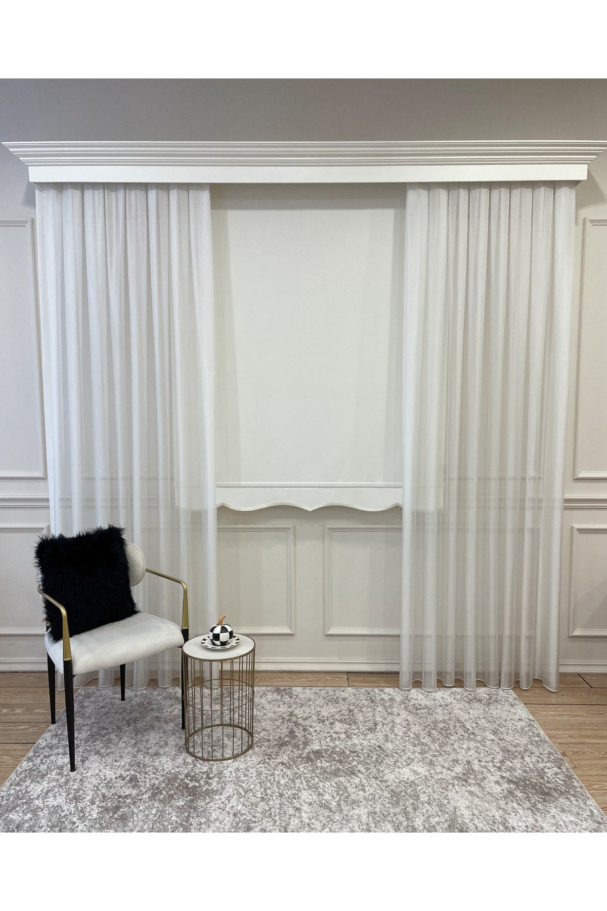 Solid White Roller Shade with Scalloped Hem (Aluminum Casing)